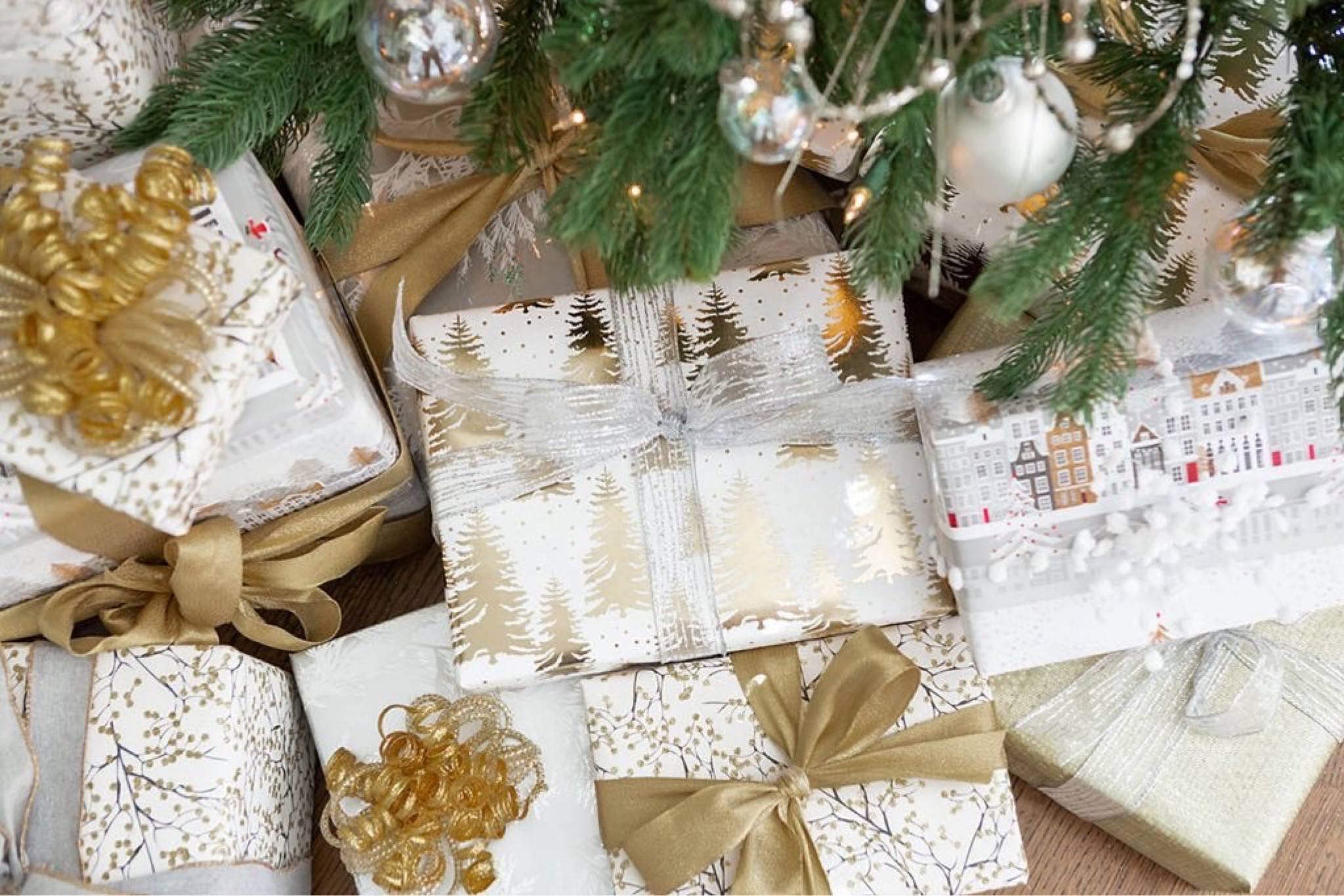 Gift wrapping is underway at my house!   Beautiful papers, ribbons, bows and gift tags tie it all together.

Gift wrap 
Christmas paper and bows
Holiday gift tags 
Christmas presents wrapped

#LTKstyletip #LTKhome #LTKHoliday