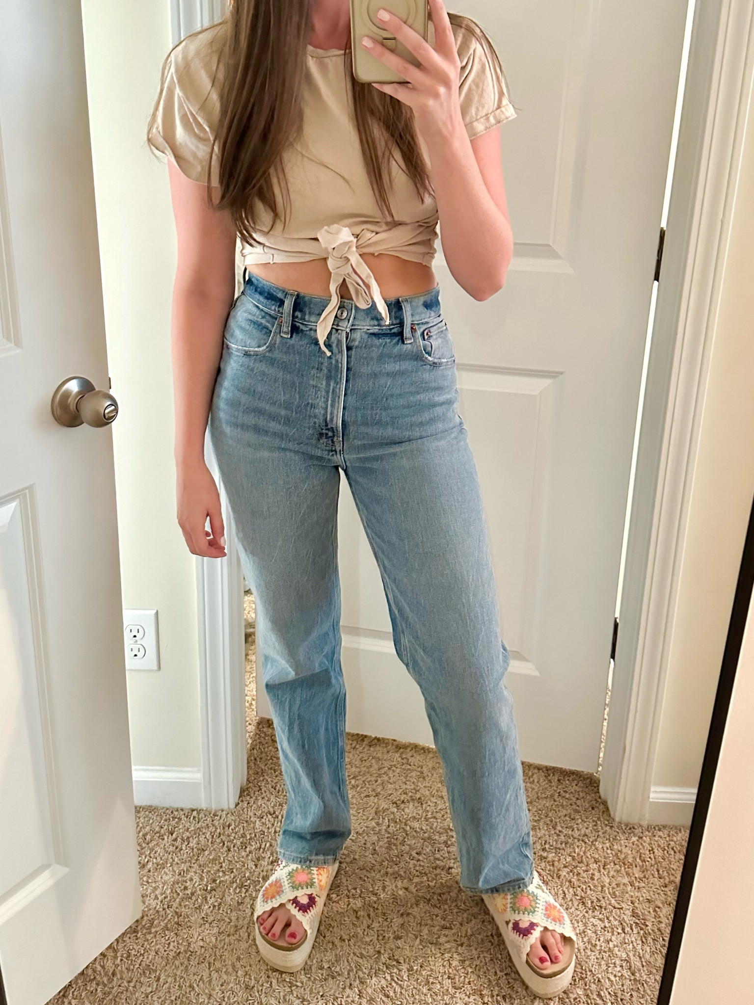 A #comfy #casual #falloutfit 🍂

🔸This #amazon crop top is super stretchy and goes with everything! 
🔸The #abercrombie curve love #jeans are a good combination of stiff but soft and comfy.
🔸These shoes match 90% of my wardrobe! Pro-tip - invest in some multicolor #shoes 😊. WARNING - they run about 2 sizes large, so size down please! 



#LTKstyletip #LTKunder50 #LTKSeasonal