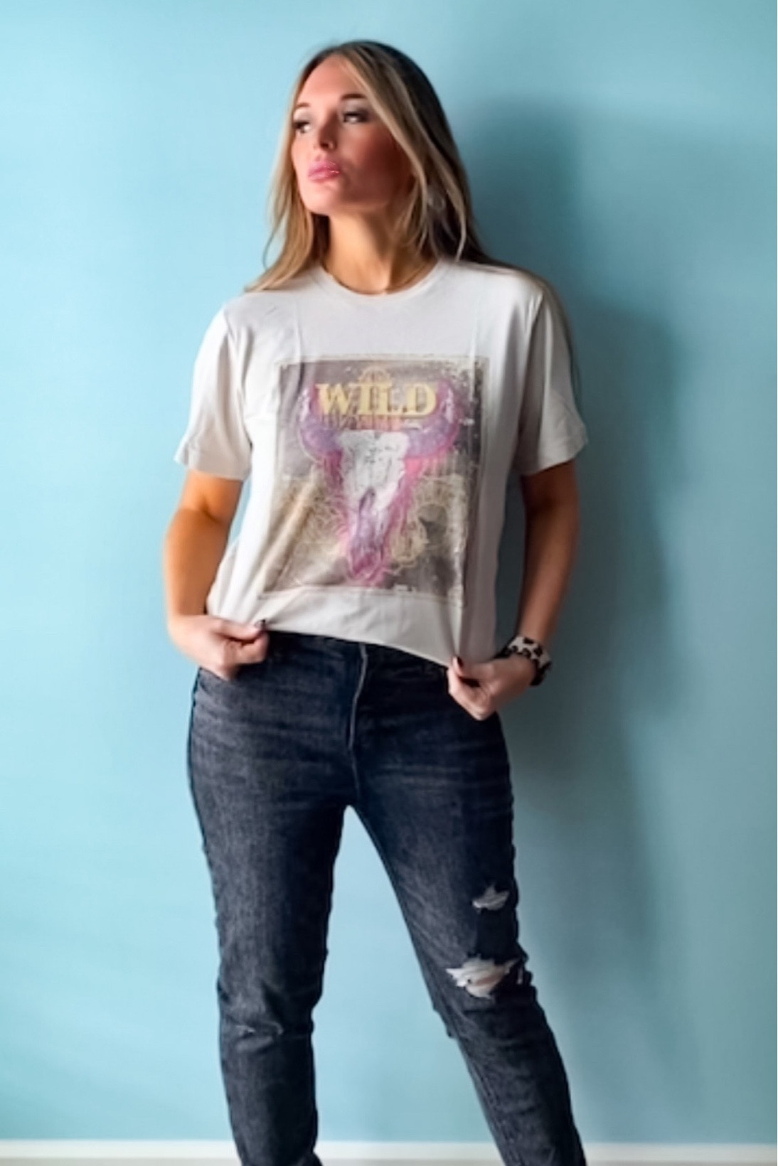 Saying I have an obsession for western tees is an understatement. 🤠 🌵 🐂

#tee #graphictee #westernwear #boho 



#LTKfit #LTKstyletip #LTKunder50