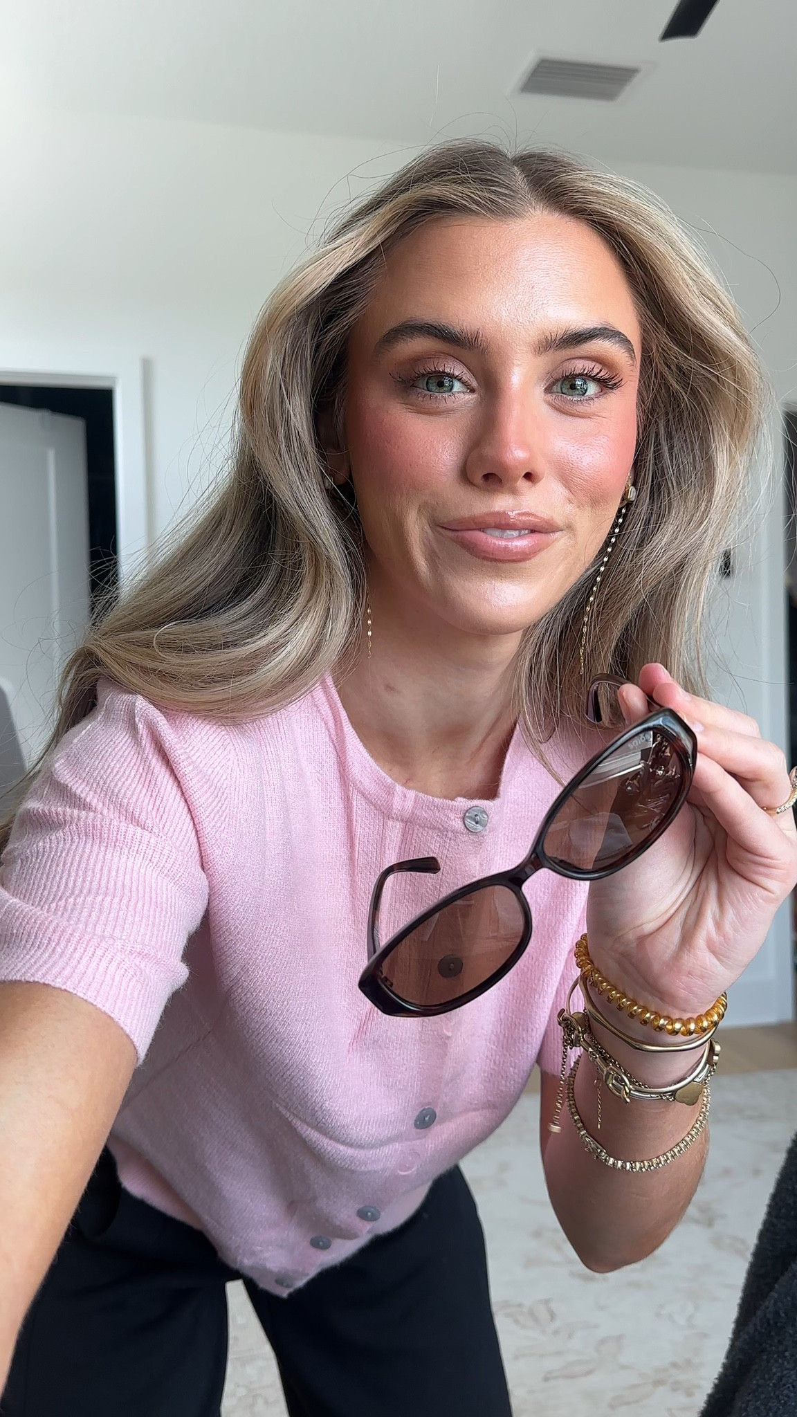 @SOJOS VISION sunglasses! Introducing SJ2641—your passport to vintage glamour and red-carpet ready style. These sleek rectangle sunnies feature narrow frames that capture the timeless Hollywood essence with a modern twist. Perfect for anyone craving that effortless star quality, these chic shades transform any outfit into a statement look. Slip them on and let your inner celebrity shine through.

#LTKootd #LTKSeasonal #LTKSwim