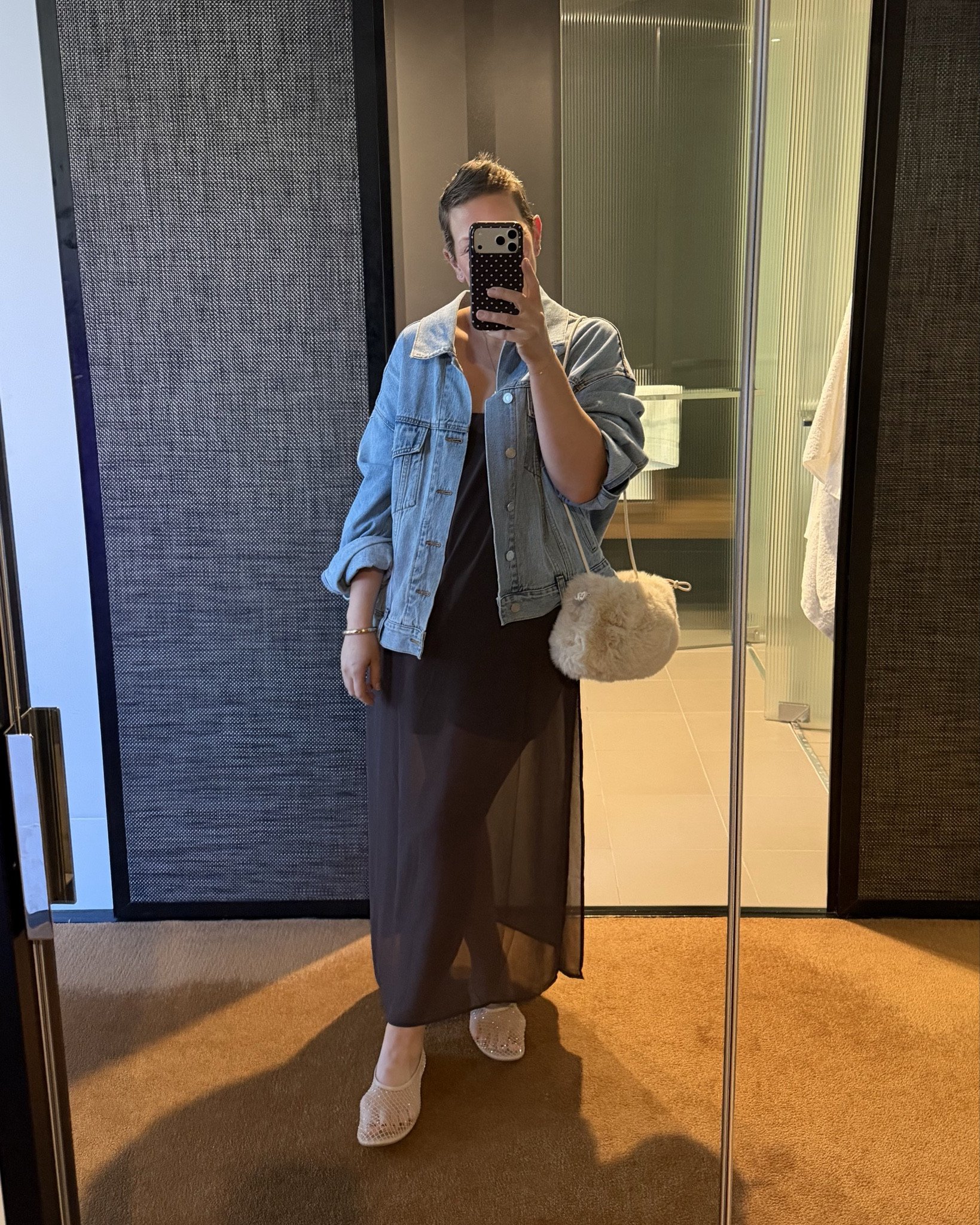 Casual dinner outfit formula tonight: oversized denim jacket, leather look shorts, sparkly ballet flats and the cutest fluffy handbag!

Sizing info on the jacket - I wear an XS/S and am normally a 10-12 on top xx 

#LTKautumn #LTKstyletip #LTKaustralia