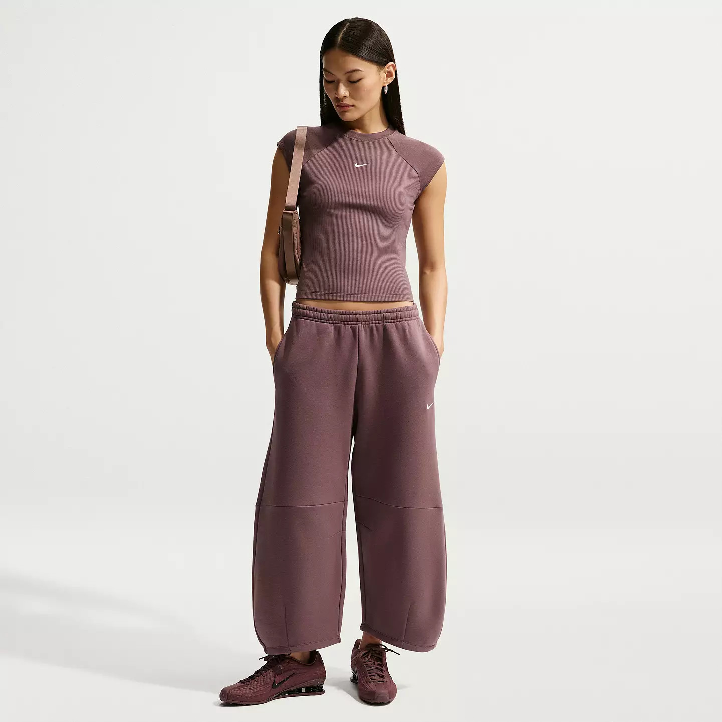 Nike Women's Sportswear Phoenix Fleece Loose Mid-Rise Barrel Pants | DICK'S Sporting Goods