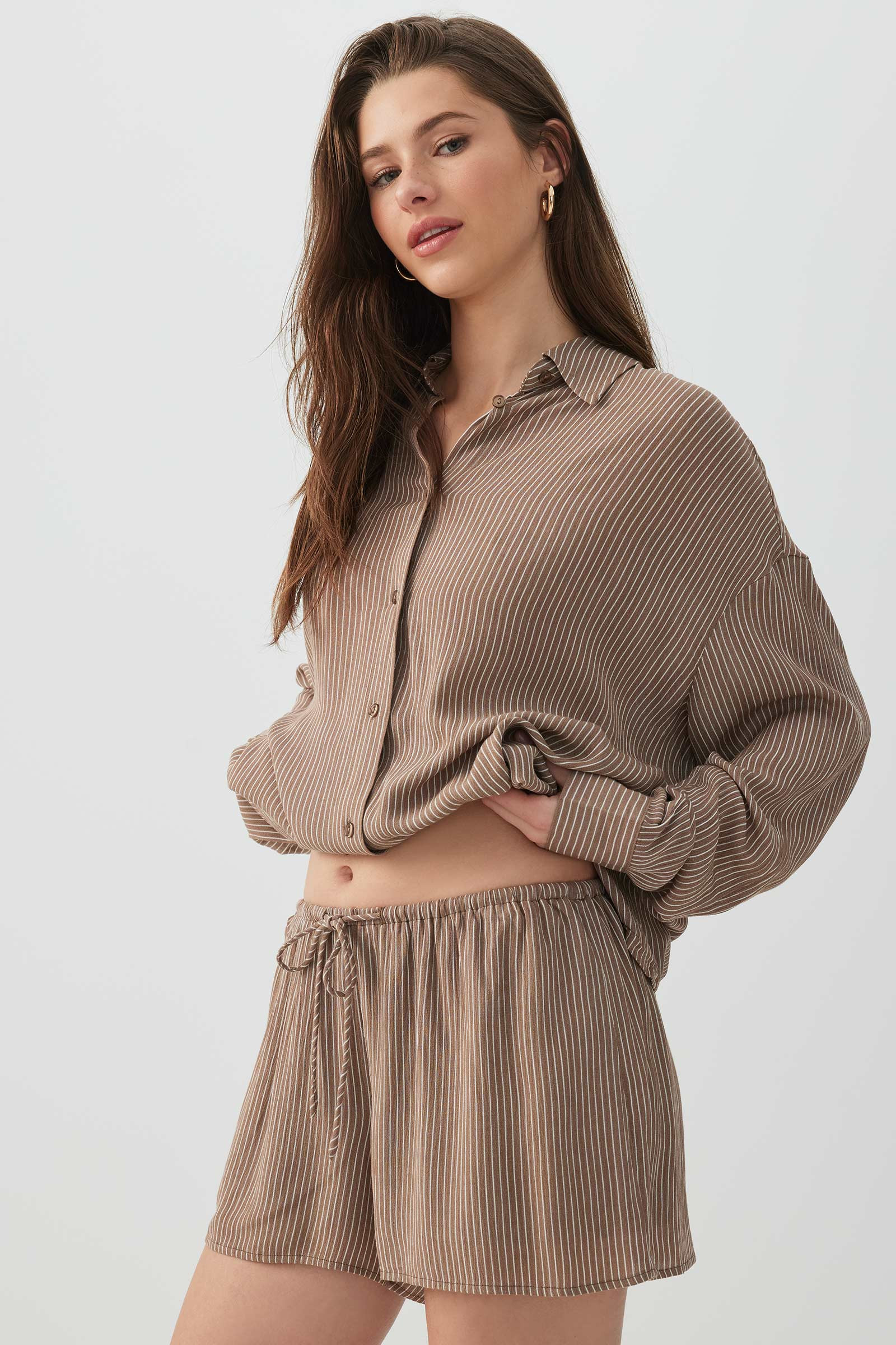 Crinkled Mid Rise Midi Shorts | Ardene