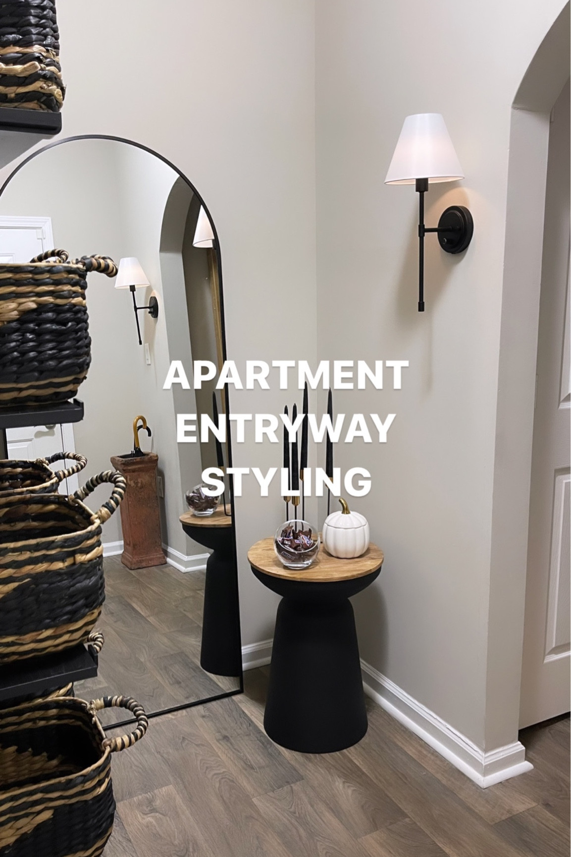 Baskets for storage & a mirror for fit checks🖤✨ 

#apartmentdecor #apartmenttherapy #apartmentliving #entrywaydecor #entrywaytable #entrywaydesign #storagesolutions #entrywayideas #falldecor

#LTKhome