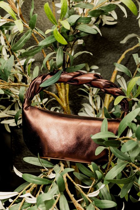 Handbags with subtle detail are my fav! 

#LTKItBag #LTKStyleTip