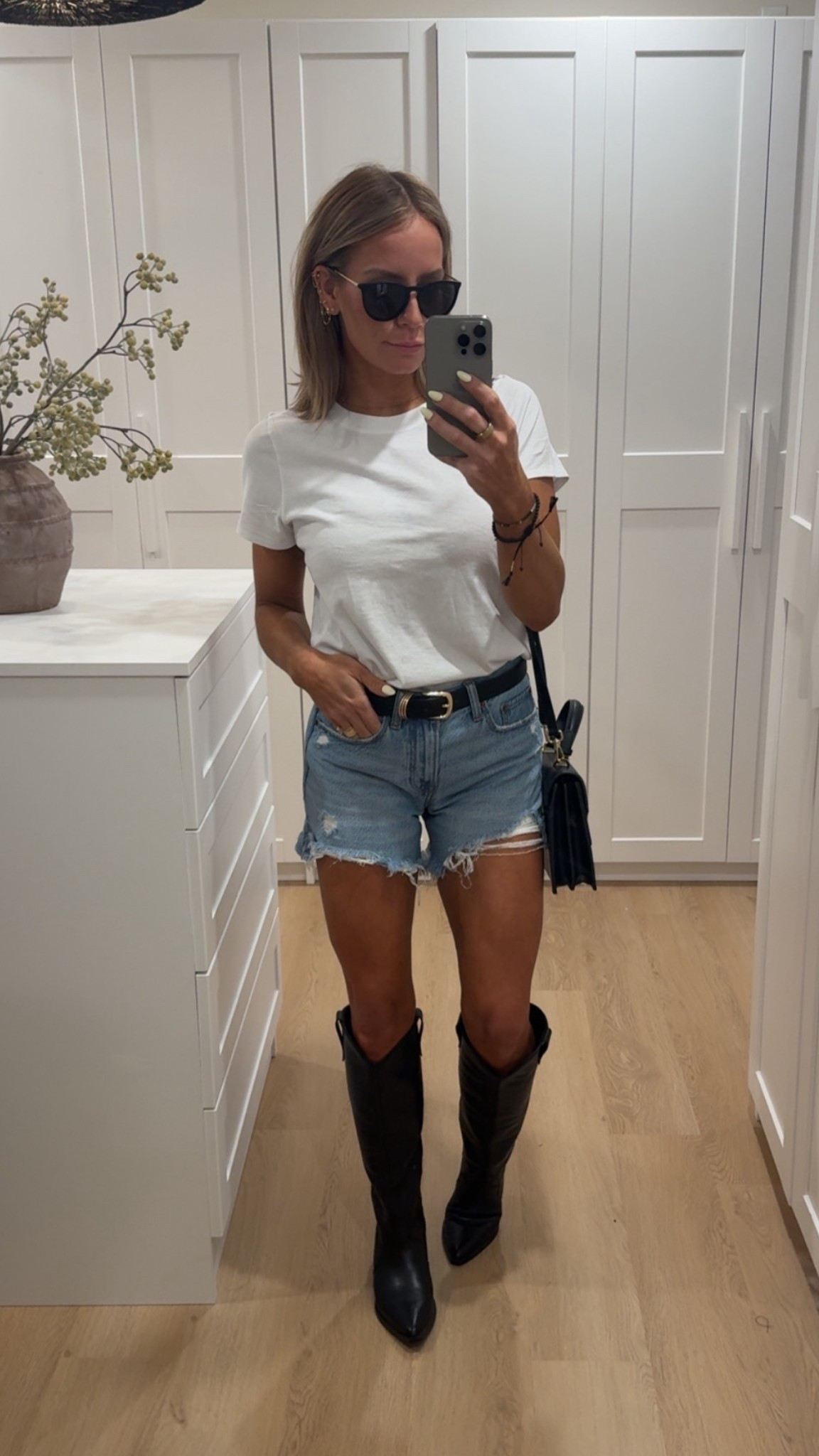 Tee: medium 

Use code LOLAMARIE for my Miranda Frye jewels

*my hat in the reel is from a brand I found on Instagram called Field Grade 

This particular pair of shorts is old from @abercrombie 

#LTKStyleTip