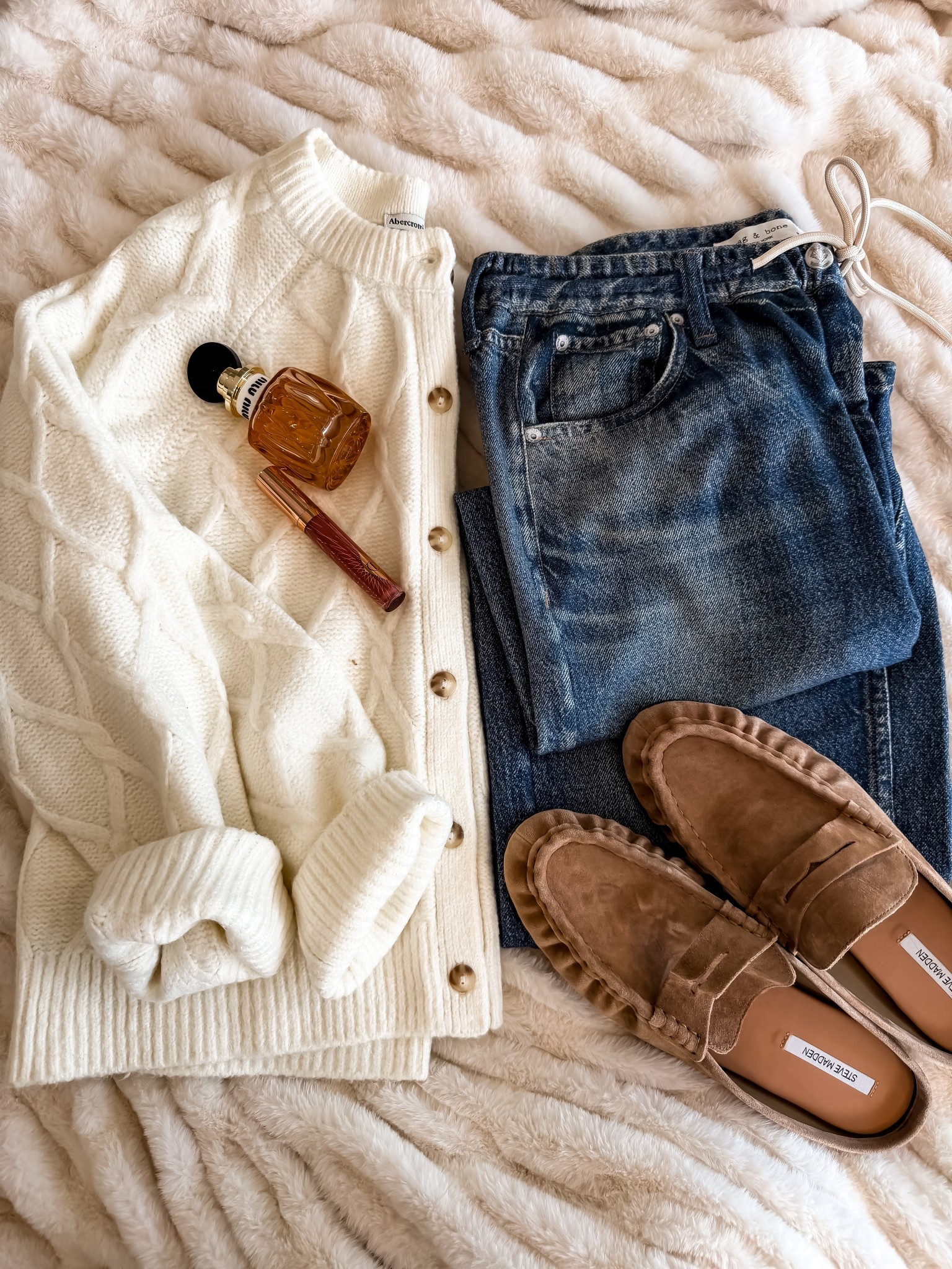 Sweatpants jeans size medium 
Sweater  size medium 
Mules runs TTS 


#LTKdayinmylife #LTKOver40 #LTKgrwm