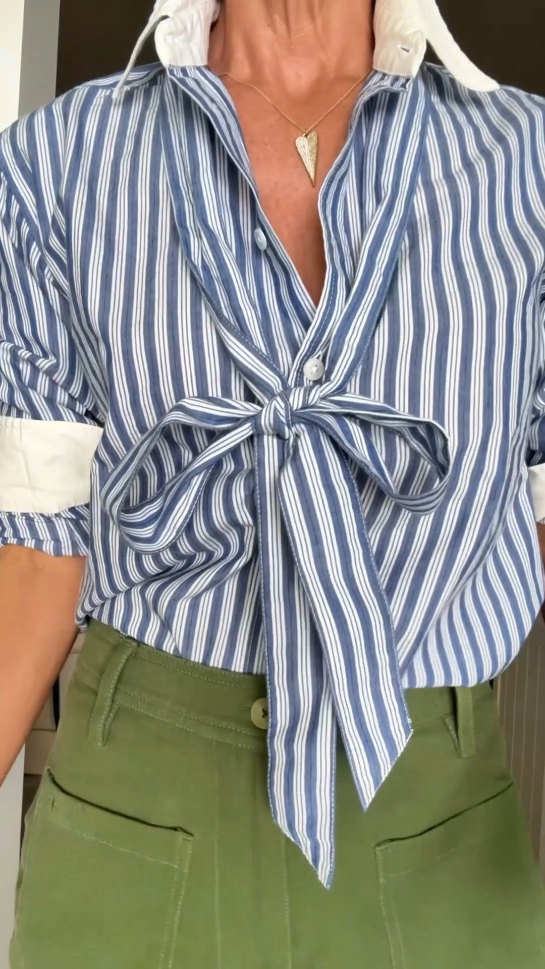 A bow tie blouse and the best part?? The tie is detachable!!!

#LTKootd #LTKmomlife #LTKOver40