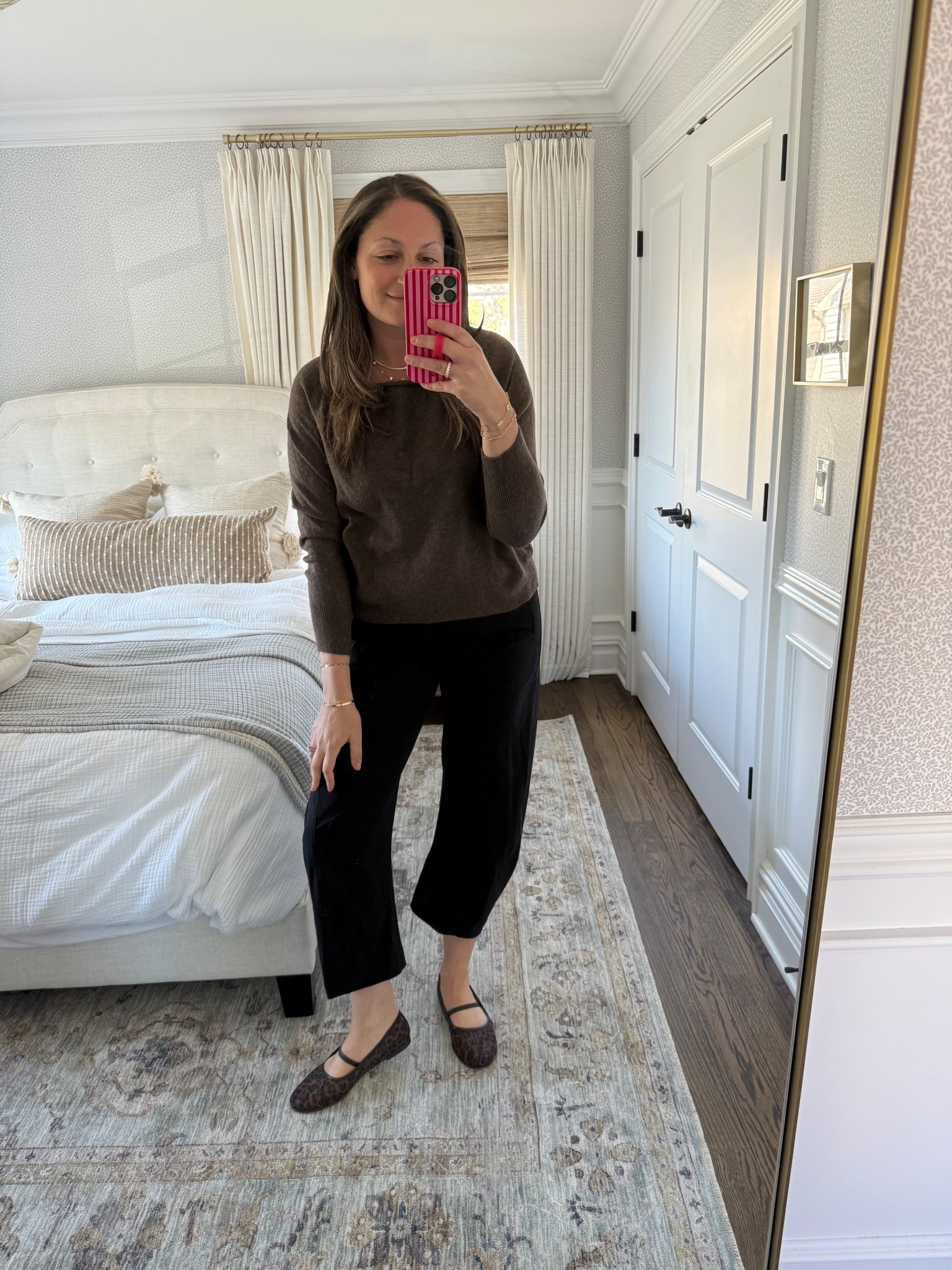 My favorite pants of all time! Wear these to work, out to lunch or chasing your kids around. They fit so comfortably and can be dressed up or down. I’m wearing a size 4! Use code 15MICHELLE for 15% off 🙌🏻