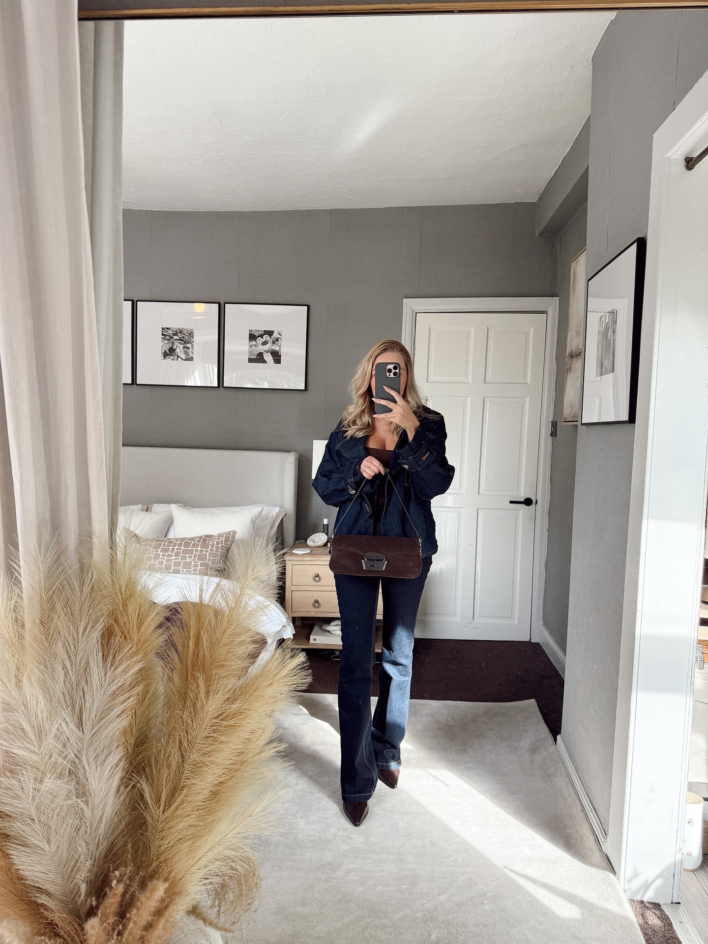 “Keeping it classic in blues & browns.”

Full look @mango 

@mango #doubledenim #denimandbrown #leatherboors #bootcutjeans #denimjacket #suedebag #leatherbag #suede #leather #mango #falllook #autumnoutfit #fallfashion #outfitinspirations #potd #ootd #leeds @trinityleeds #leeds @trinityleeds @leedsblogger #leedsbloggers #fashionblogger #fashiongram #neutralfashion #outfitinspiration #blondefashion #oldmoneystyle #affordablefashion #highstreetfashion #timelessfashion #emmaeva