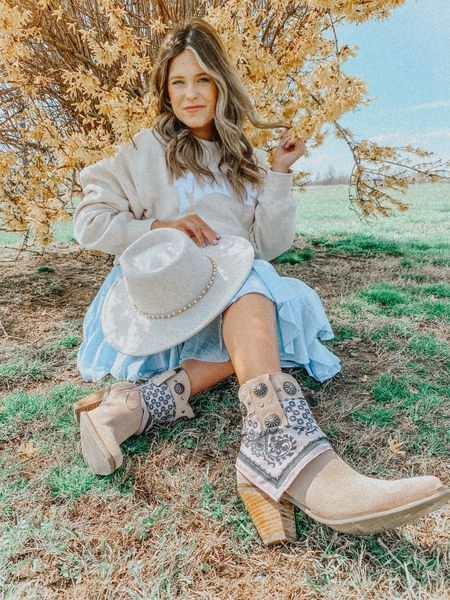 Spring vibes with @dingo_1969!🌼 #sponsored

Swipe right to see how I styled 4 different pairs of boots! I know you’ll love them as much as I do! 



#LTKbump #LTKshoecrush #LTKstyletip