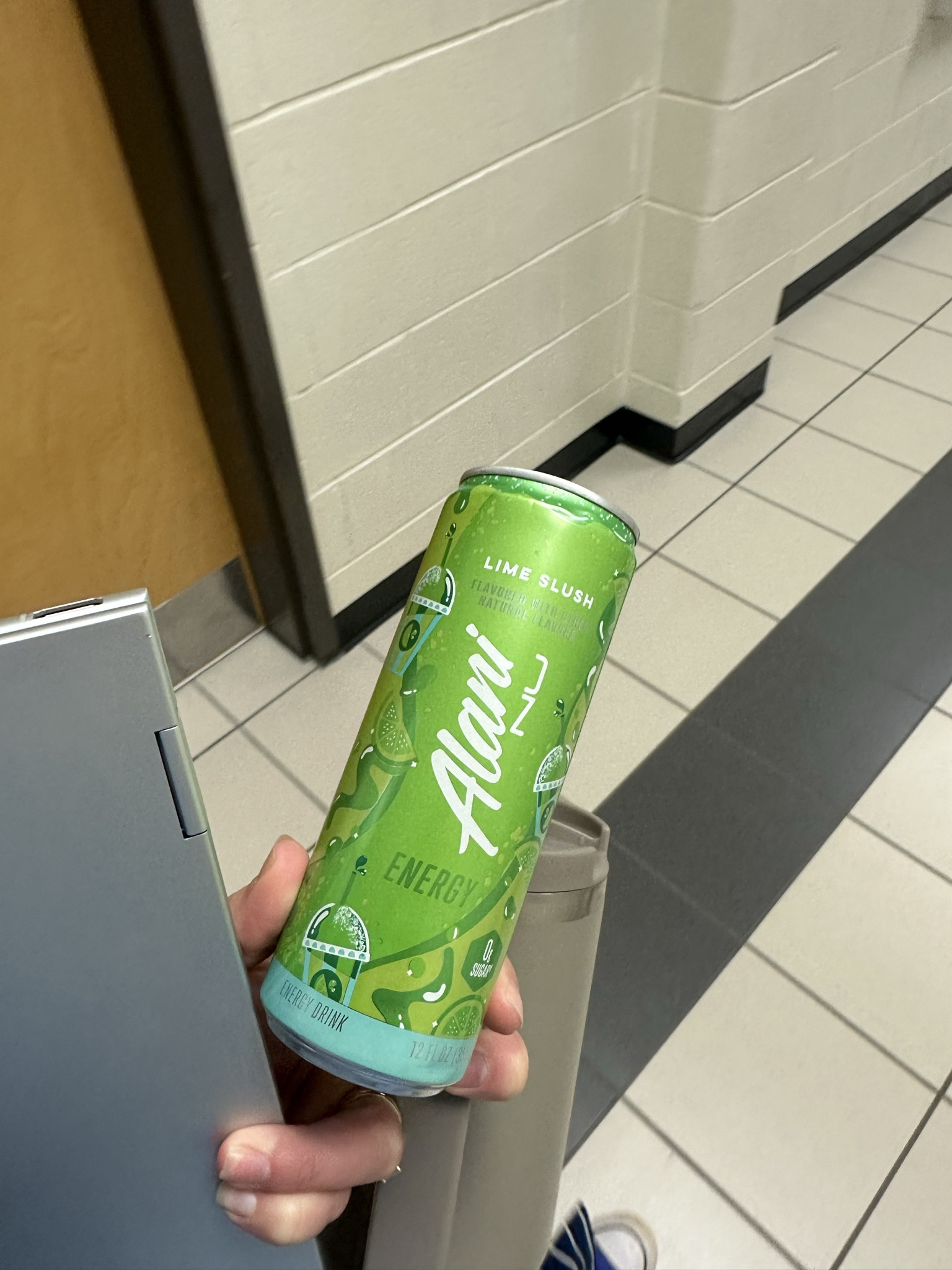 Tried the new alani flavor, tastes like a melted lime popsicle 😋🍋‍🟩🍧