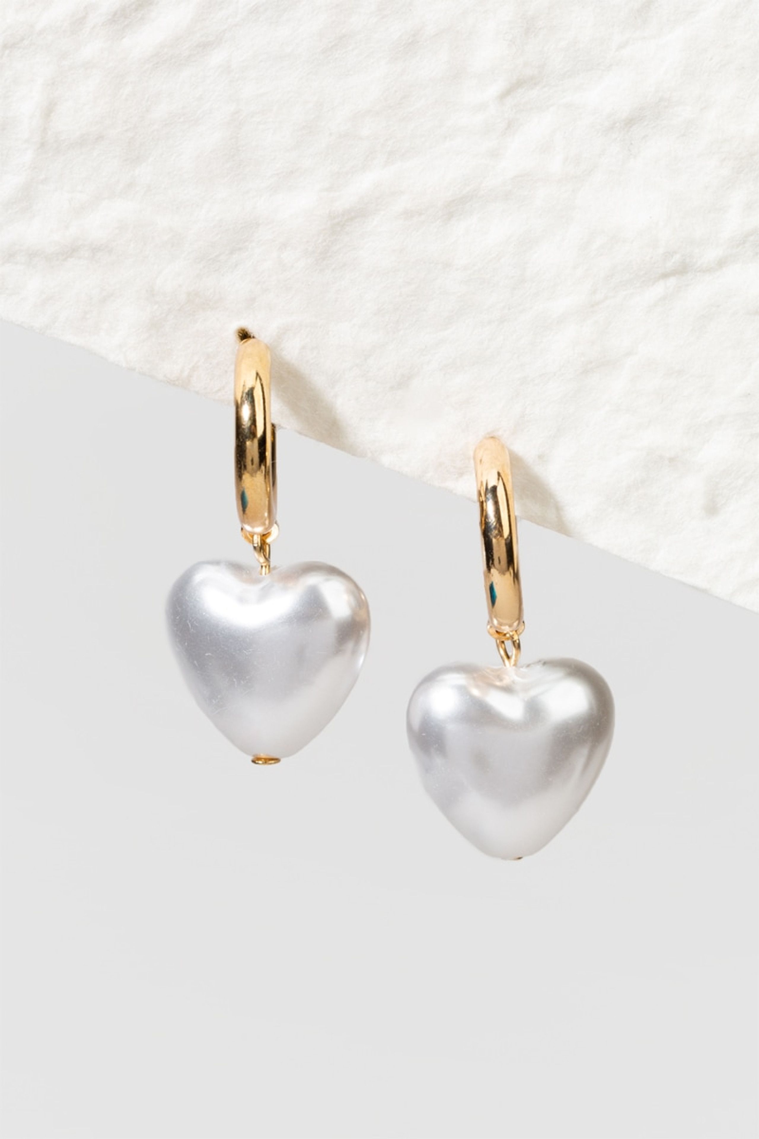 Casley Chunky Heart Pearl Huggie Earrings | Francesca's