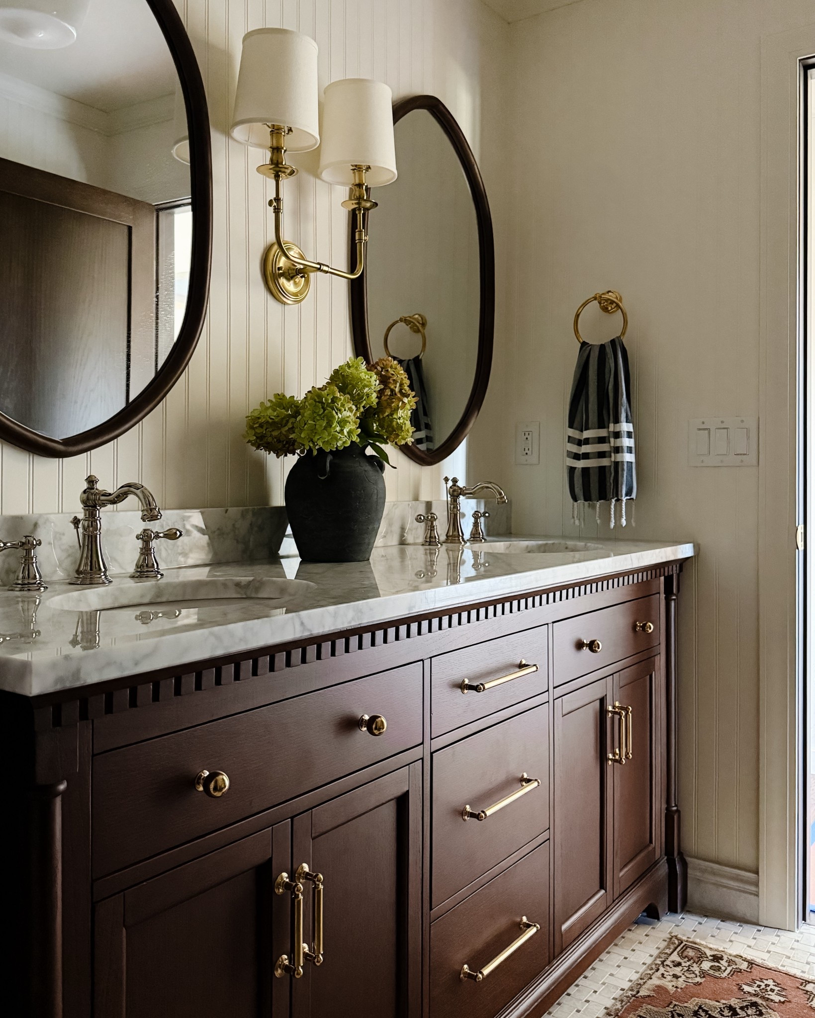 Main bathroom links! Including Hardware! ❤️

#hardware #bathroom #bathroomreno #cabinet #cabinethardware 

#LTKFamily #LTKStyleTip #LTKHome