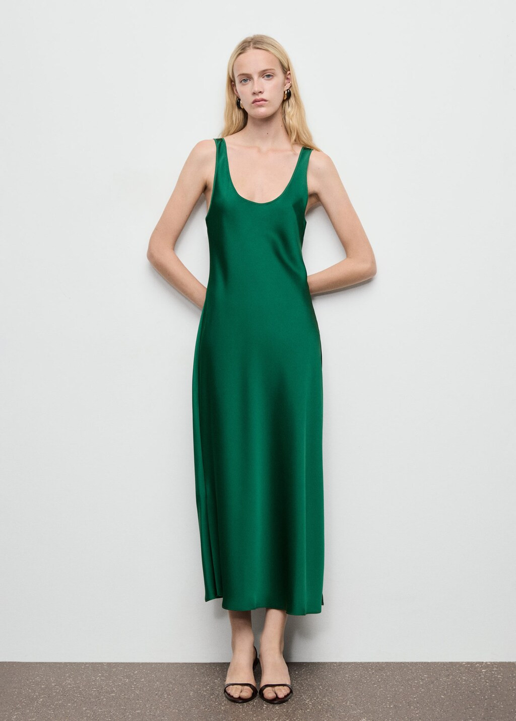 Satin dress with a low-cut neckline green - Women - 8 - MANGO | Mango (US/MX/AU)
