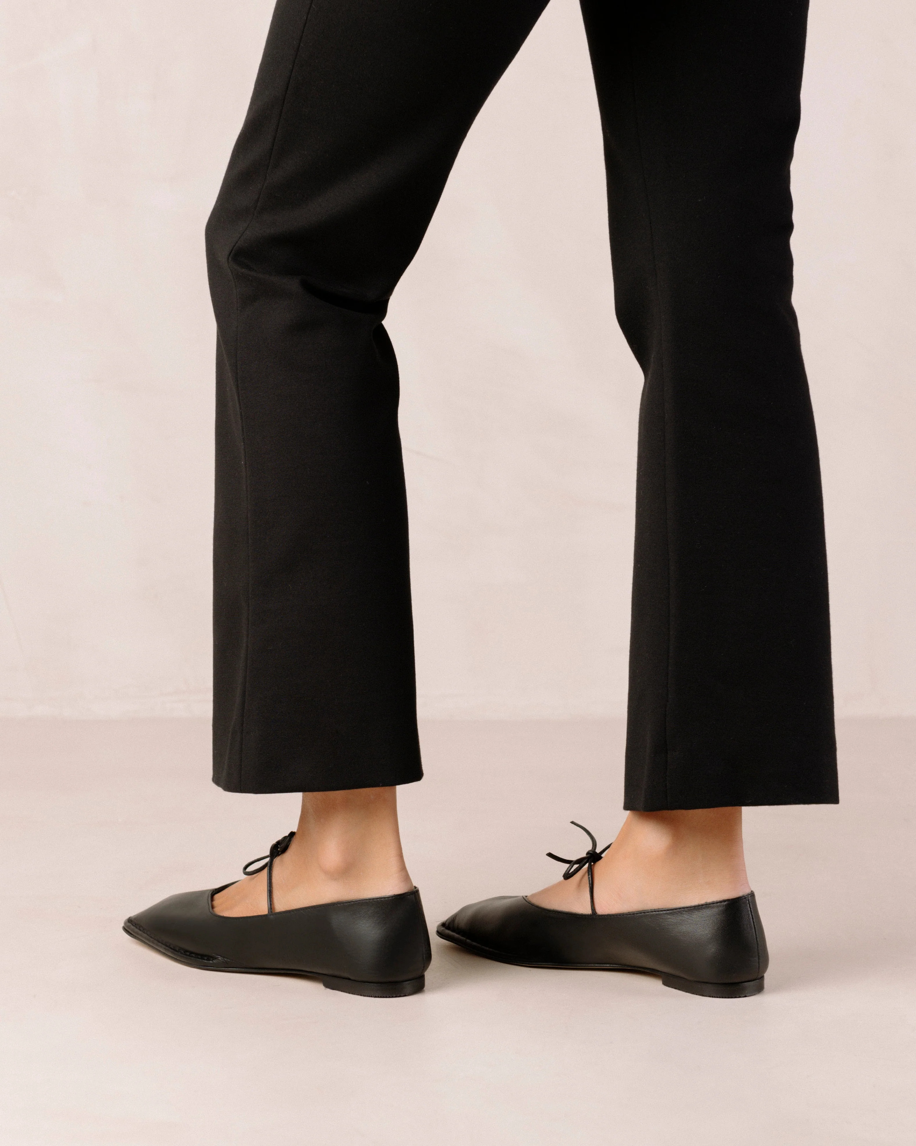 Sway - Black Leather Flats | ALOHAS | Alohas FR
