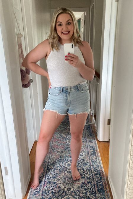 
I’m obsessed with these little crop tanks. I love the cut, and they’re great quality. Under $15 right now and runs tts. I’m wearing a large. 

Summer outfit // concert outfit // summer style // easy style // mom style


#LTKStyleTip #LTKSaleAlert #LTKFindsUnder50