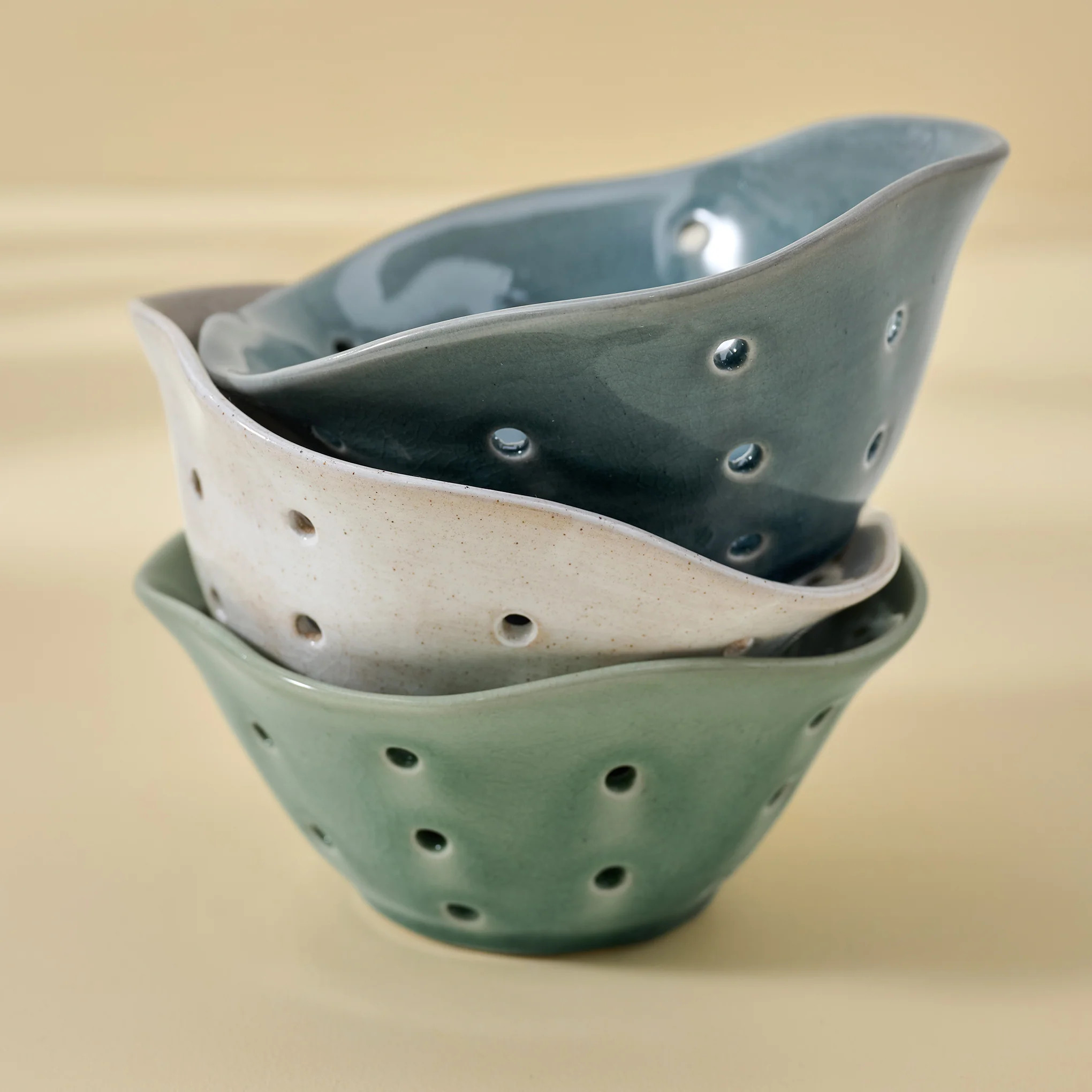 Ceramic Berry Bowl | Magnolia