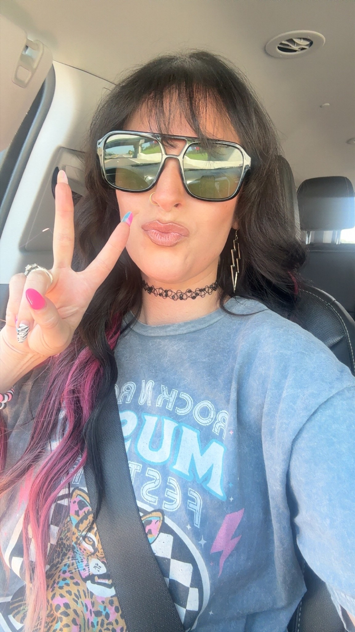 I’m wearing the size Large in this tshirt for an oversized fit!

#LTKootd #LTKmomlife #LTKgrwm