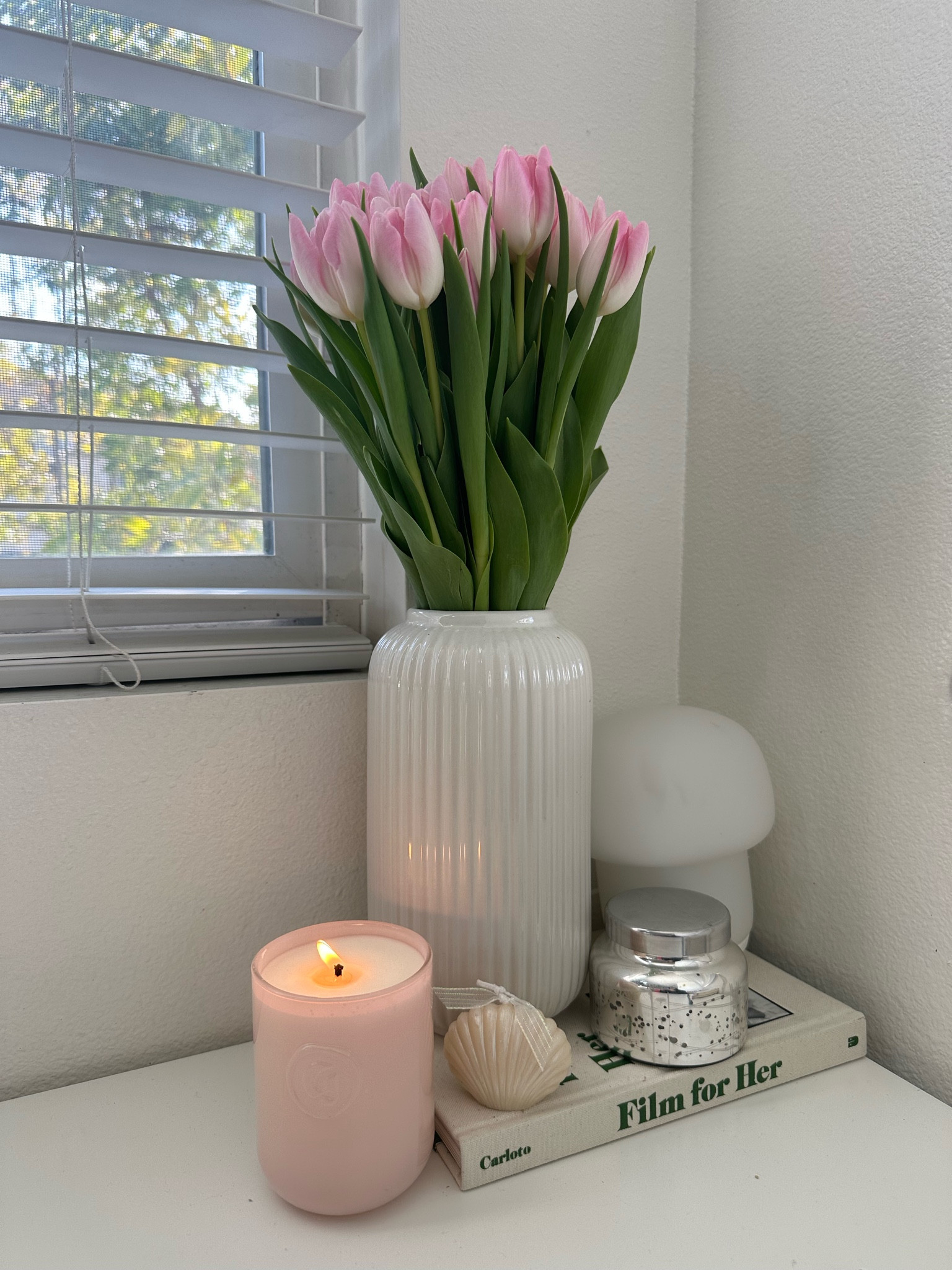 My little desk corner 🌷🤍🕯️

#LTKhome #LTKFind #LTKSeasonal