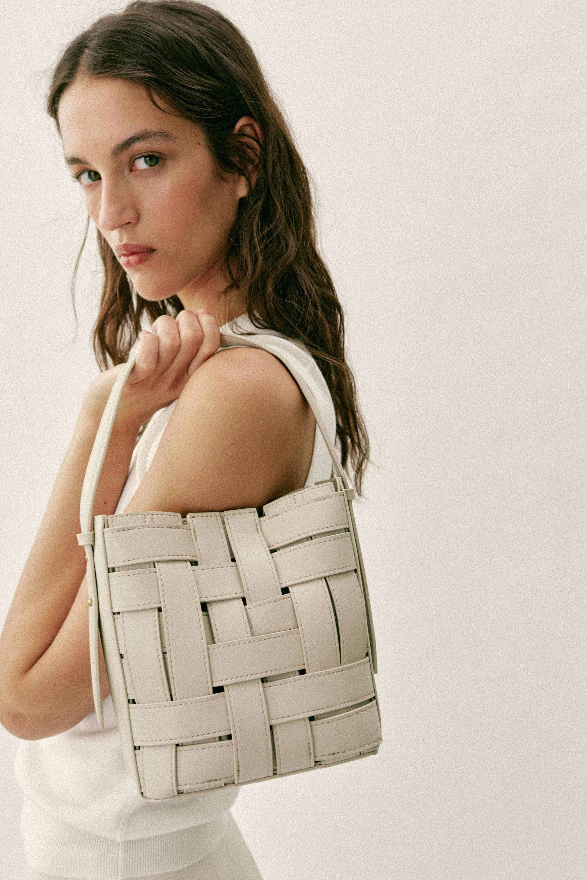 WOVEN CROSSBODY BAG | Zara US