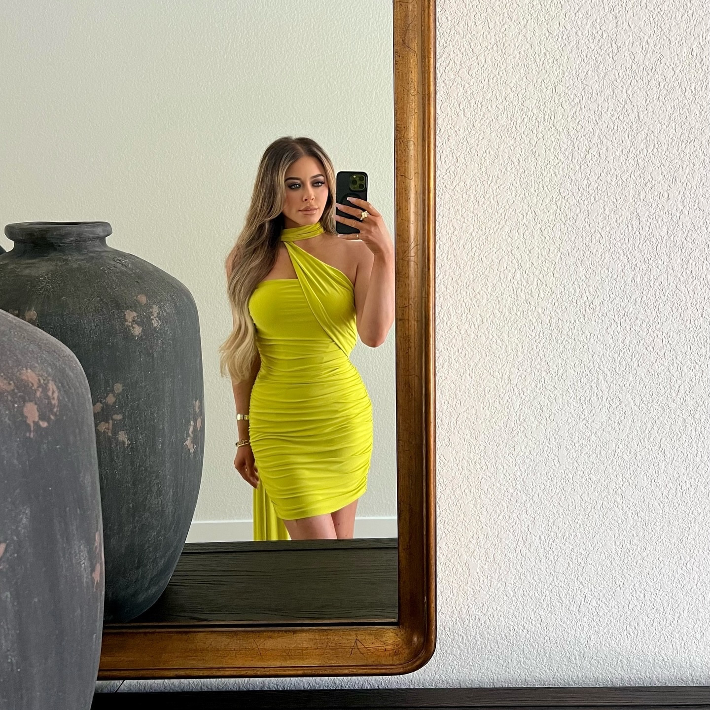 one of one

Dress | @clubllondon

#LTKFindsUnder100 #LTKPetite #LTKStyleTip