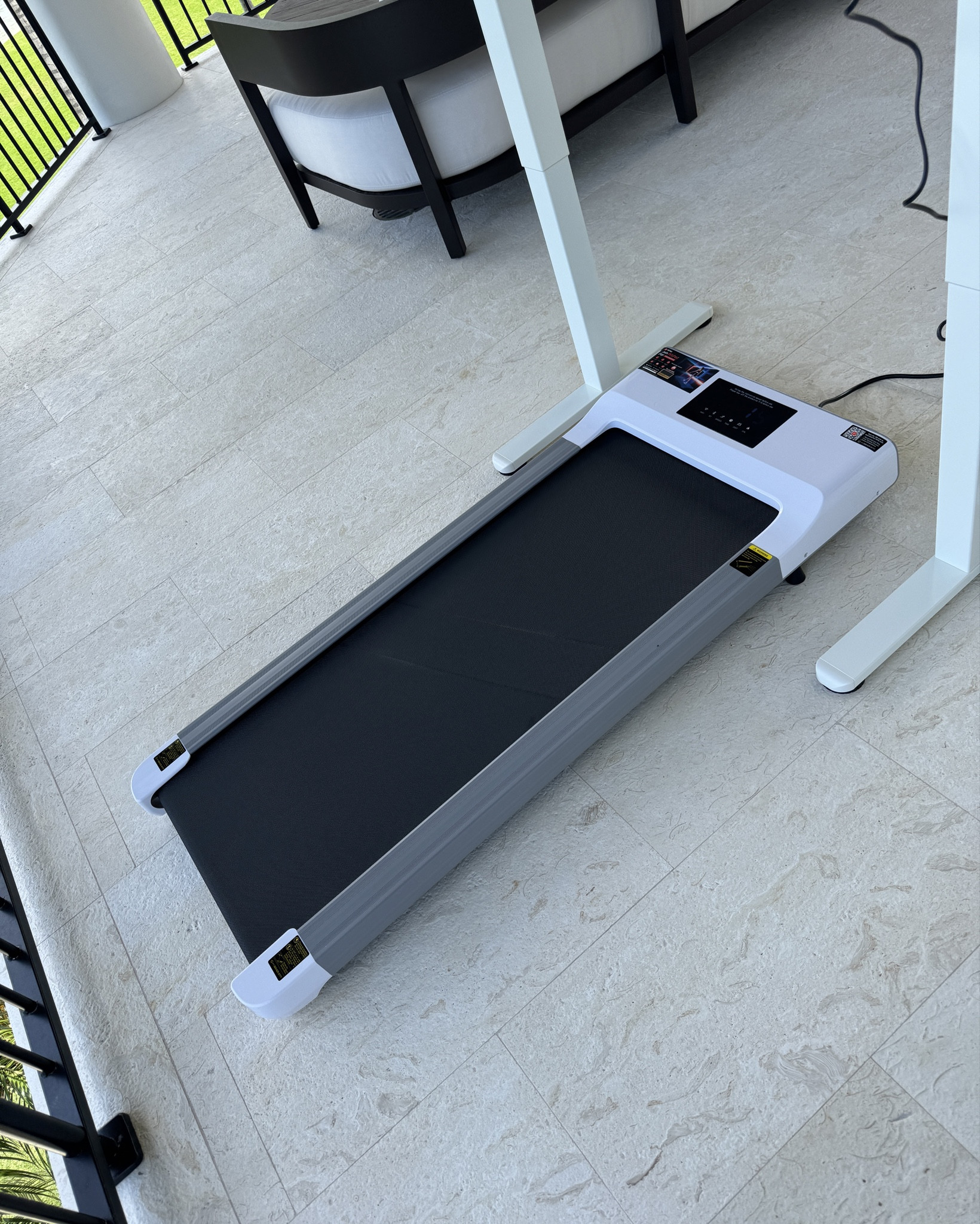 New obsession unlocked: walking pad under my standing desk 😍🤝🏼