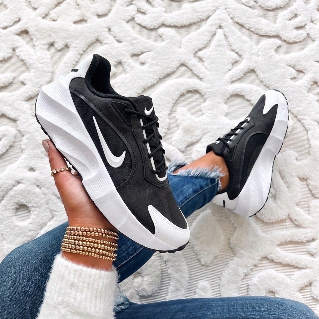 Nike Aura Edge sneakers runs true to size now 40% off