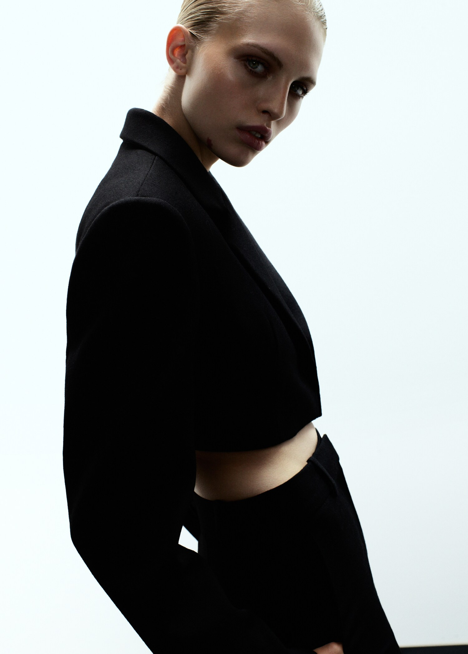 Blazer Anzug aus Wollstoff, Crop | Mango EU