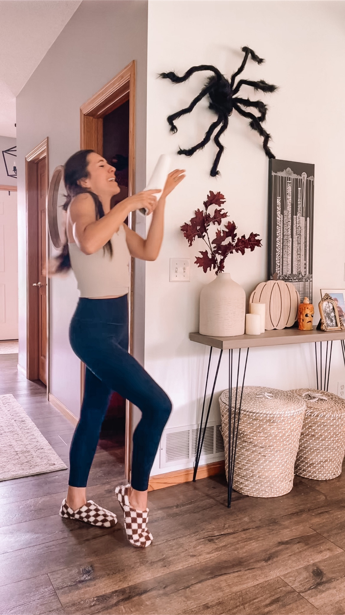 Fall decor in todays reel!

Casual outfit 
Aerie leggings 
Halloween decor
Halloween decorations 
Home decor 
Sock slippers


#LTKfindsunder50 #LTKhome #LTKHalloween