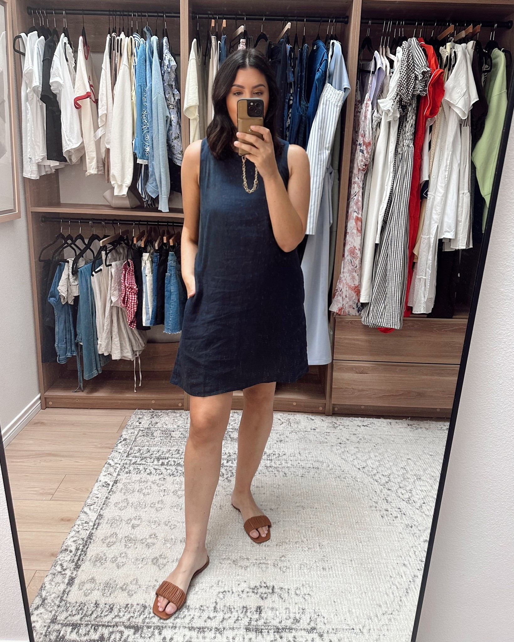 I love linen pieces from @quince so I picked up this new silhouette last week. It’s fully lined, but it does not have shorts underneath, like some do. This one is pretty long though, so that’s ok! I am in the large, I like the fit at the top with my chest / arms, but i do wish it were about an inch shorter. (I realize I’m in the minority on this lol)

Great quality, looser fit, size down if in between sizes.