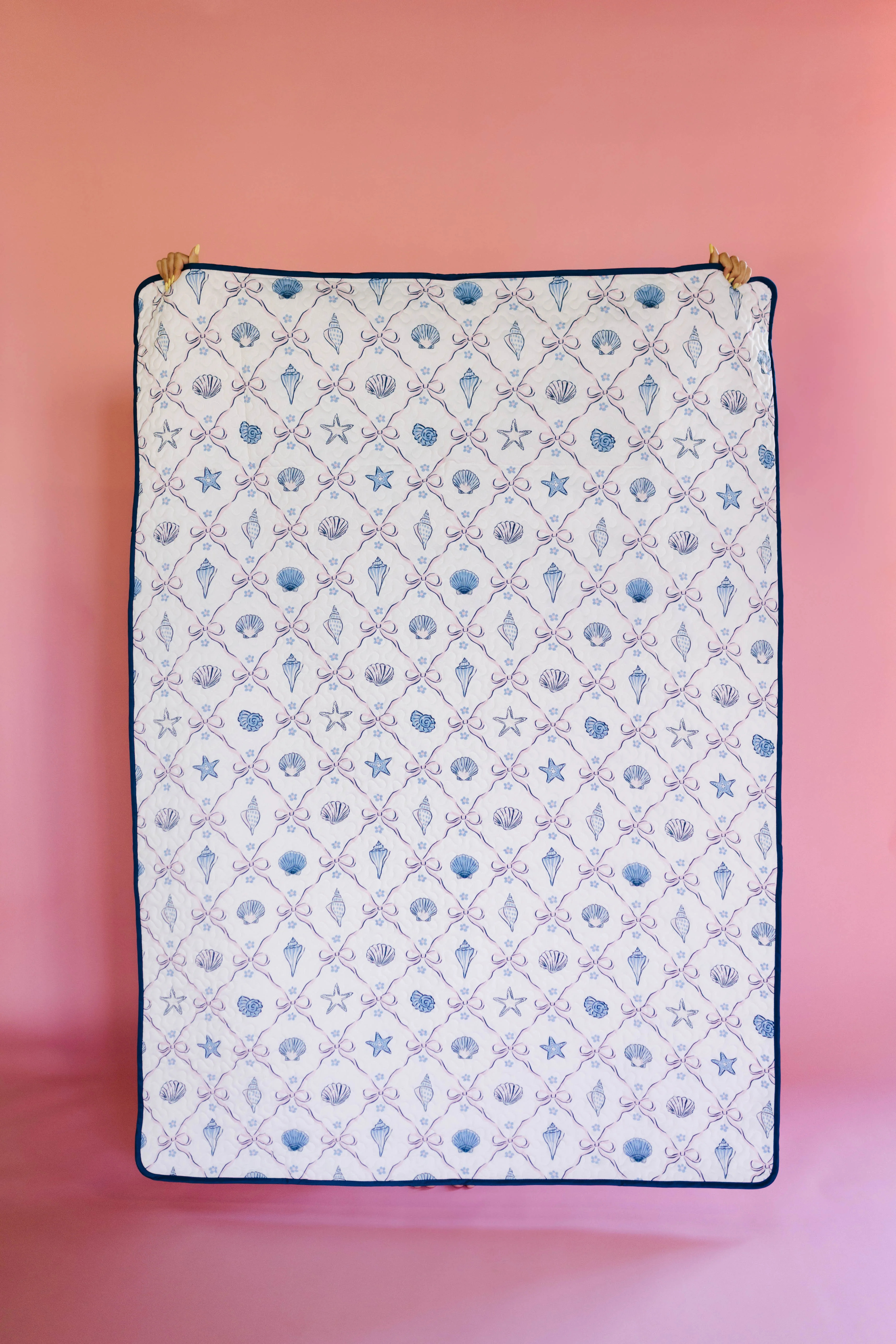 Seashell Bow Outdoor Quillow 50x70 | Staykation