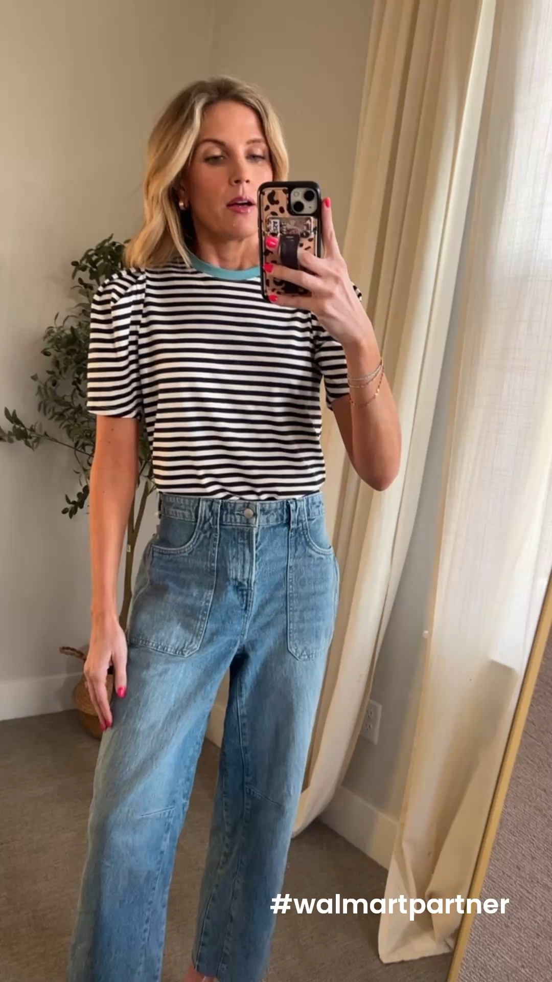 A simple striped tee but elevated! How perfect is that shoulder detail? So many fabulous Spring wardrobe additions at @walmart.
#walmartpartner #walmartstyle @walmartstyle
