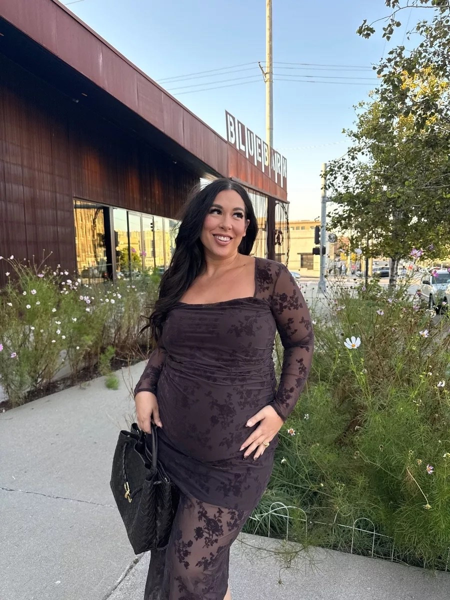 Midsize fall or winter dress! Comes in black too! Size XL. Use code AFBONNIE for a stackable 15% off!
-
-
-
Winter dress, holiday outfit, Thanksgiving outfit, Abercrombie sale, Abercrombie code

#LTKCyberWeek #LTKSaleAlert #LTKSeasonal