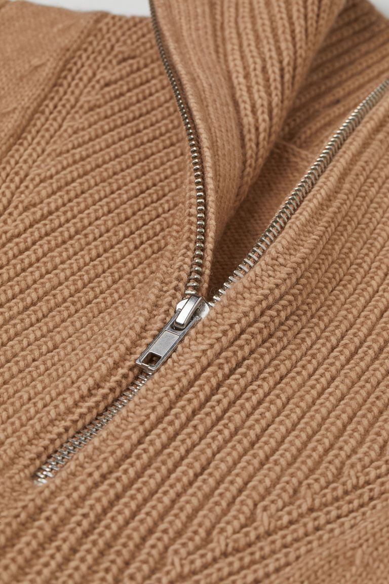 Knitted zip-up collar | H&M (UK, MY, IN, SG, PH, TW, HK)