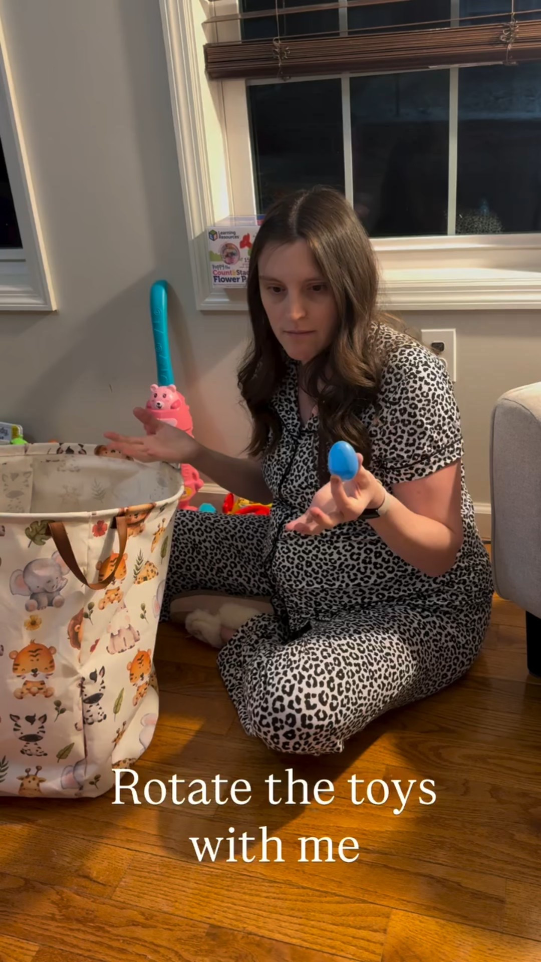 your sign to rotate those toys out 👍🏻 I try to do this weekly but it’s usually every other week 🧸

#sahm #sahmroutine #toyrotation #dailyvlog #vlog