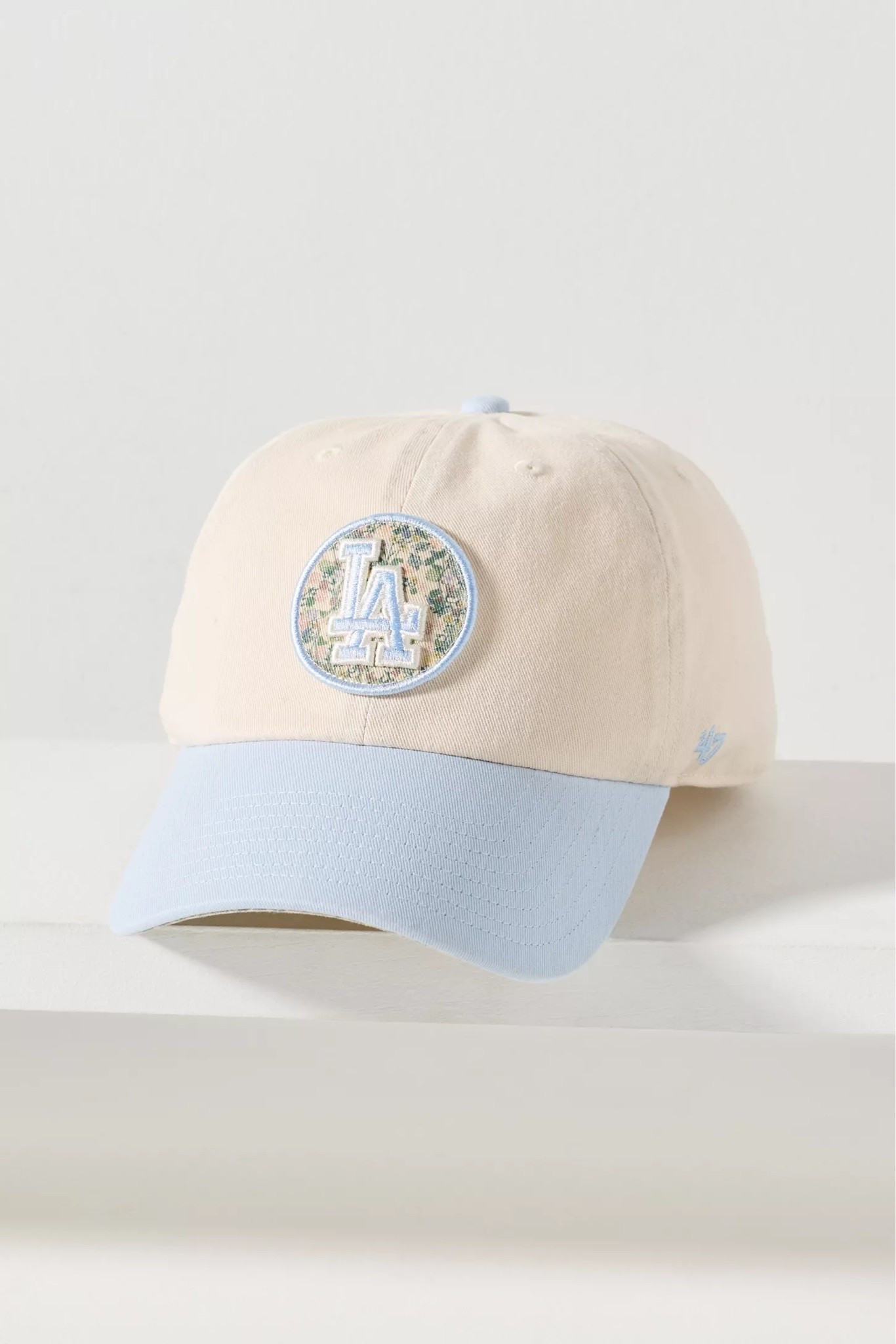 🤍 Are. You. Kidding.
Everyone's favorite
baseball cap in this floral design is going to break the internet!