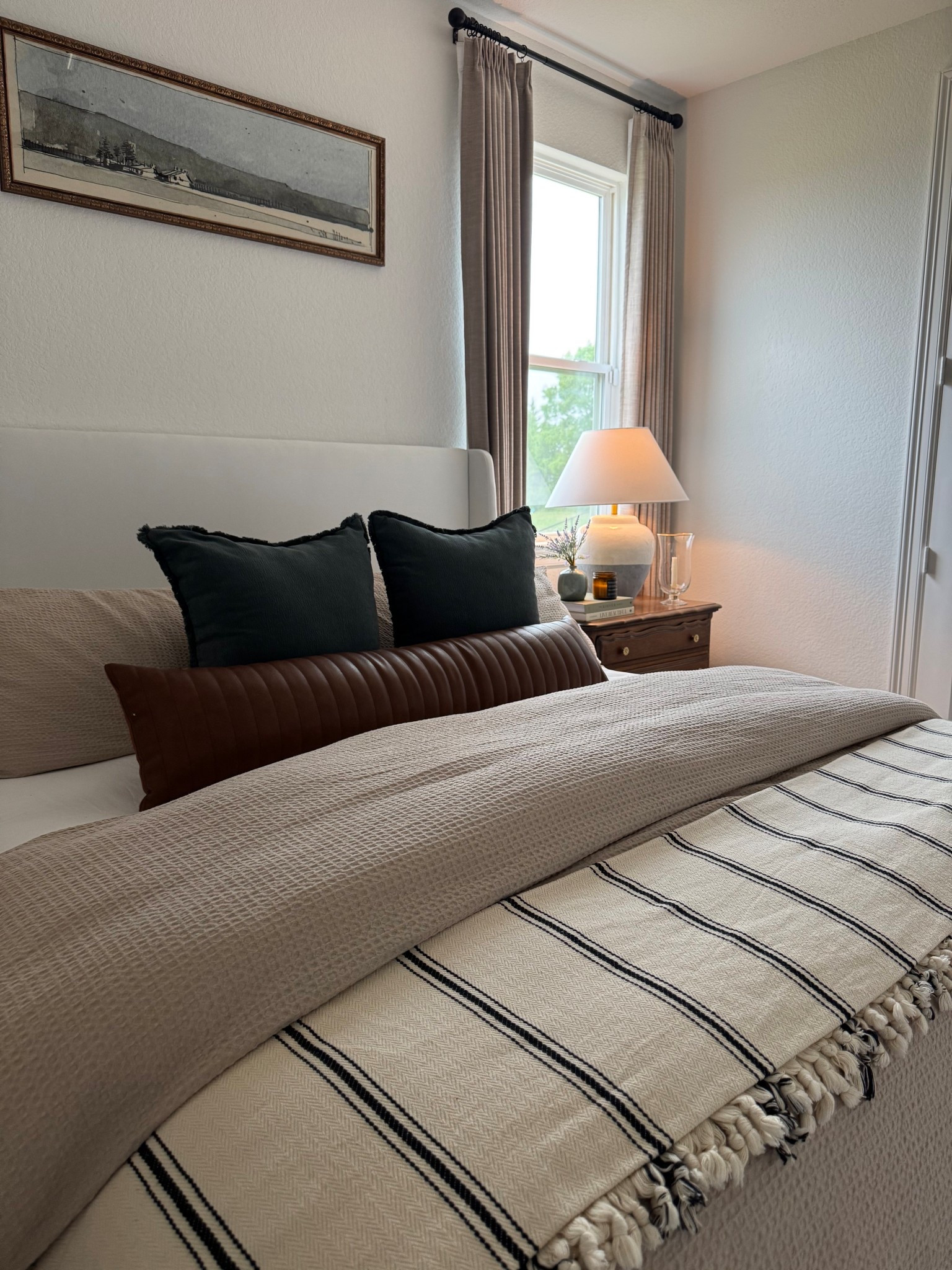 King storage bed under $350

Home decor, bedroom, storage bed

#LTKHome #LTKSaleAlert