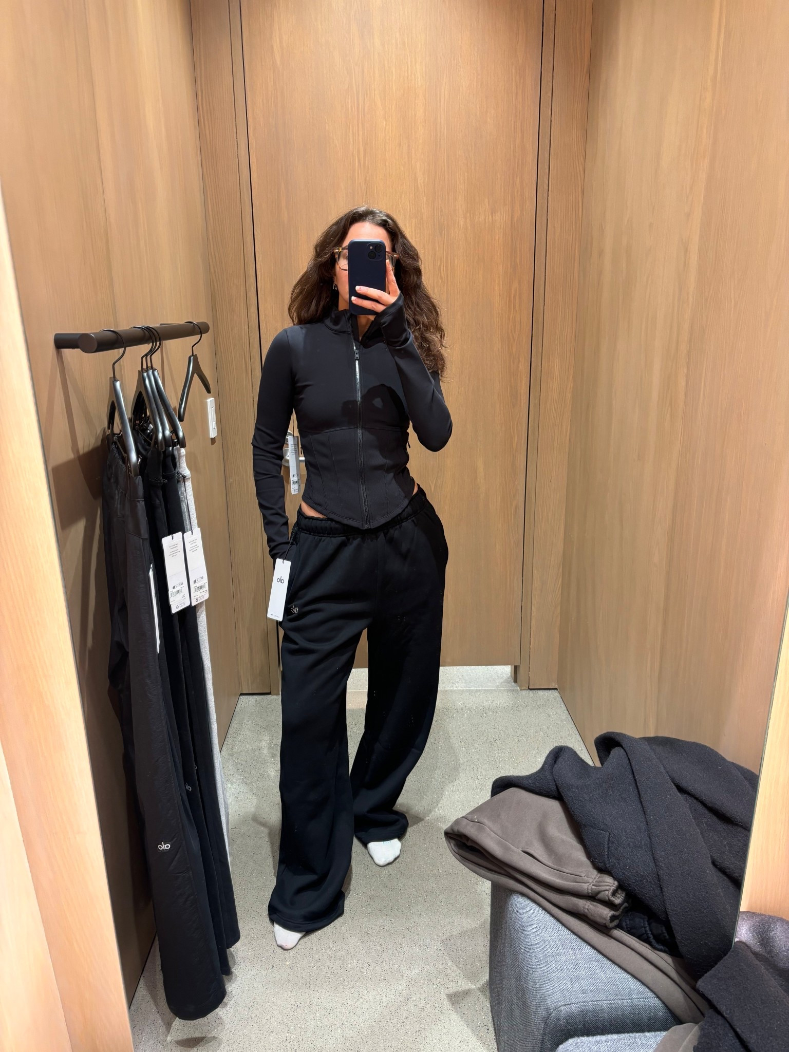 A very smooth corset zip up with a straight leg sweat pant. Great proportions! 

#LTKActive #LTKTravel #LTKStyleTip