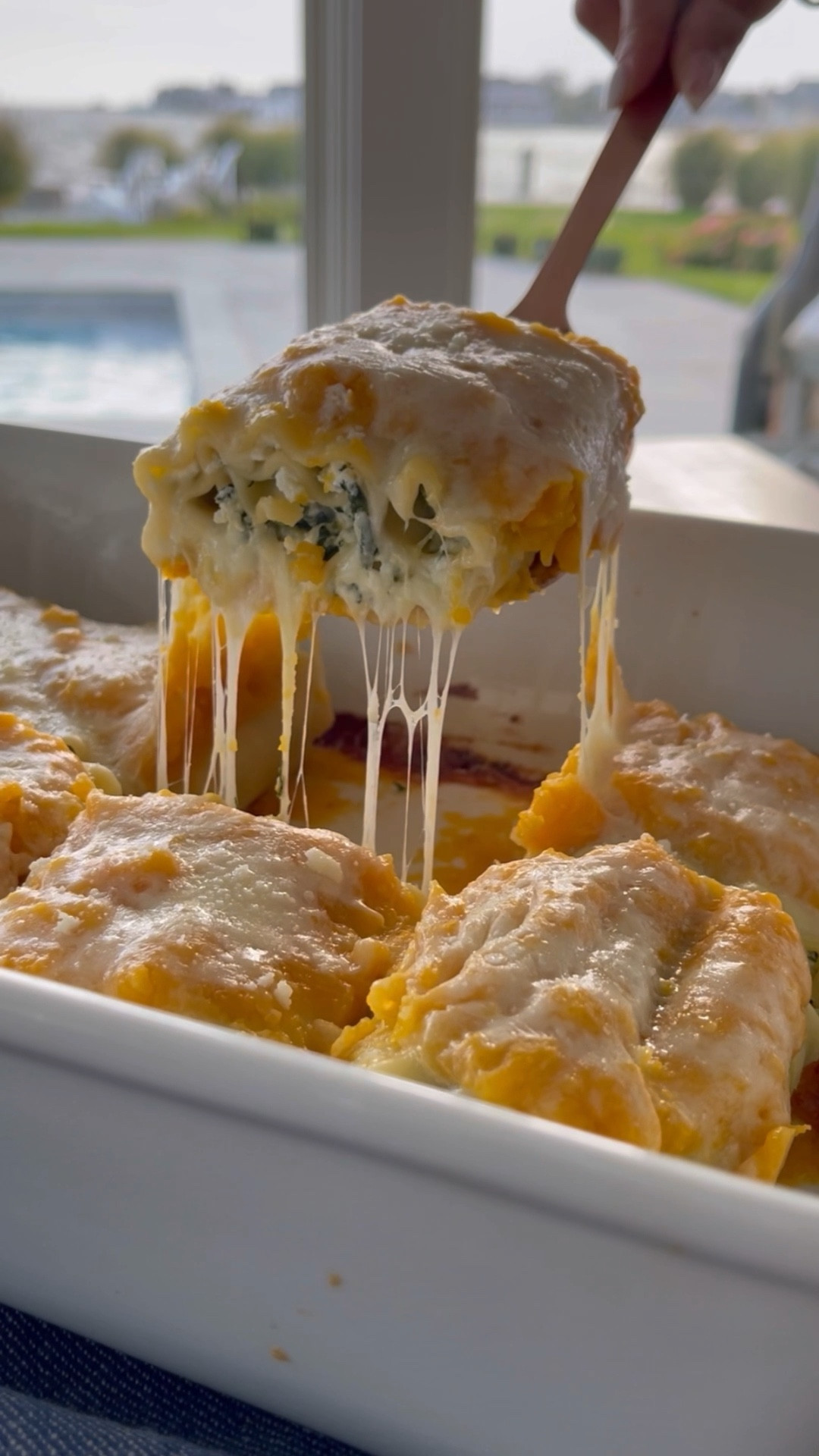 🍂 Butternut Squash Lasagna Roll Ups — cozy fall or winter dinner that feeds a crowd.



✅ Creamy butternut-parmesan sauce ✅ Cozy, lighter twist on lasagna ✅ Great for fall or winter ✅ Perfect for a crowd
✅ Vegetarian Main ✅ Leftovers reheat beautifully

💚 Save this for your next cold-night dinner.

https://www.skinnytaste.com/butternut-squash-and-spinach-lasagna/ 
Follow @skinnytaste for more healthy comfort recipes that actually taste good.
