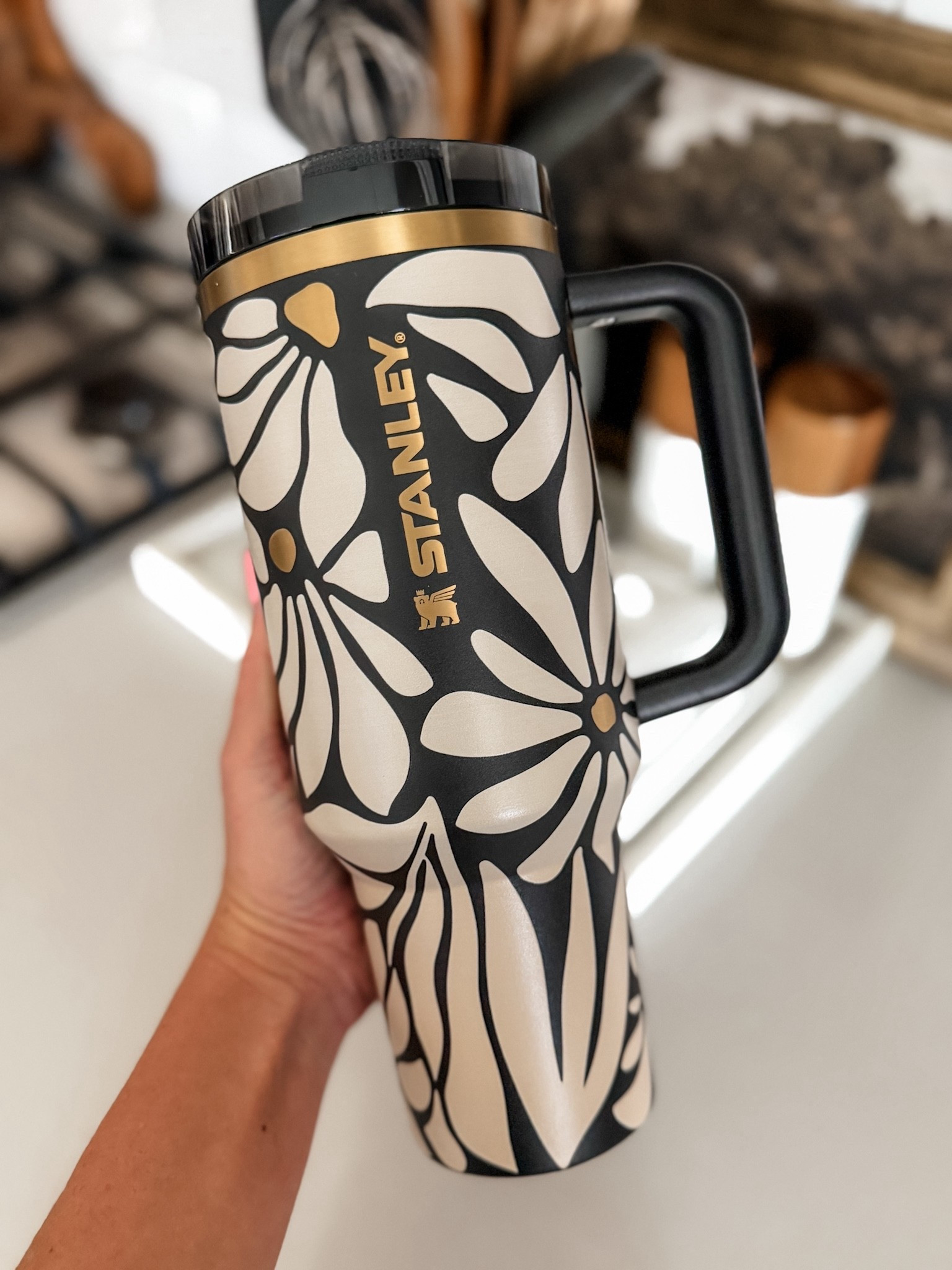 If you’re stuck on what to get for Mother’s Day… this is it 🤍
The prettiest everyday upgrade she’ll actually use. Morning coffee, school drop-offs, errands, workouts—this goes with her everywhere. And the floral design + gold details? It just feels a little extra special ✨
@stanley #stanleypartner @Shop.LTK #liketkit liketk.it/xxr Stanley 1913

