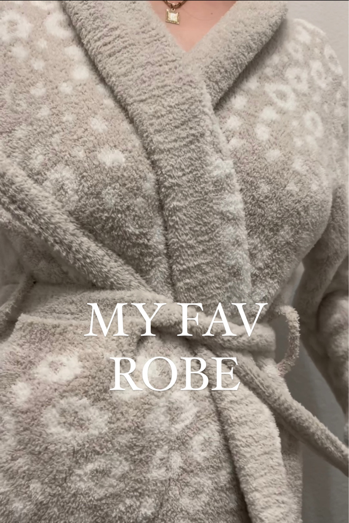 I’m obsessed with this barefoot dreams dupe robe 🤍🤍🤍

#LTKhome