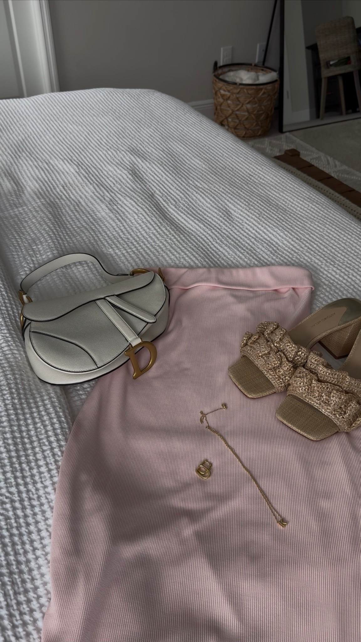 Dreamy dress, golden glow, and woven heels for that luxe but laid back feel 🌺 Perfect for a destination wedding or sunset dinner 🌊🌴

#Wedding #DateNight #OOTN #SpecialOccasion #LuxeForLess #Dupes #SALE

#LTKShoeCrush #LTKItBag #LTKSaleAlert