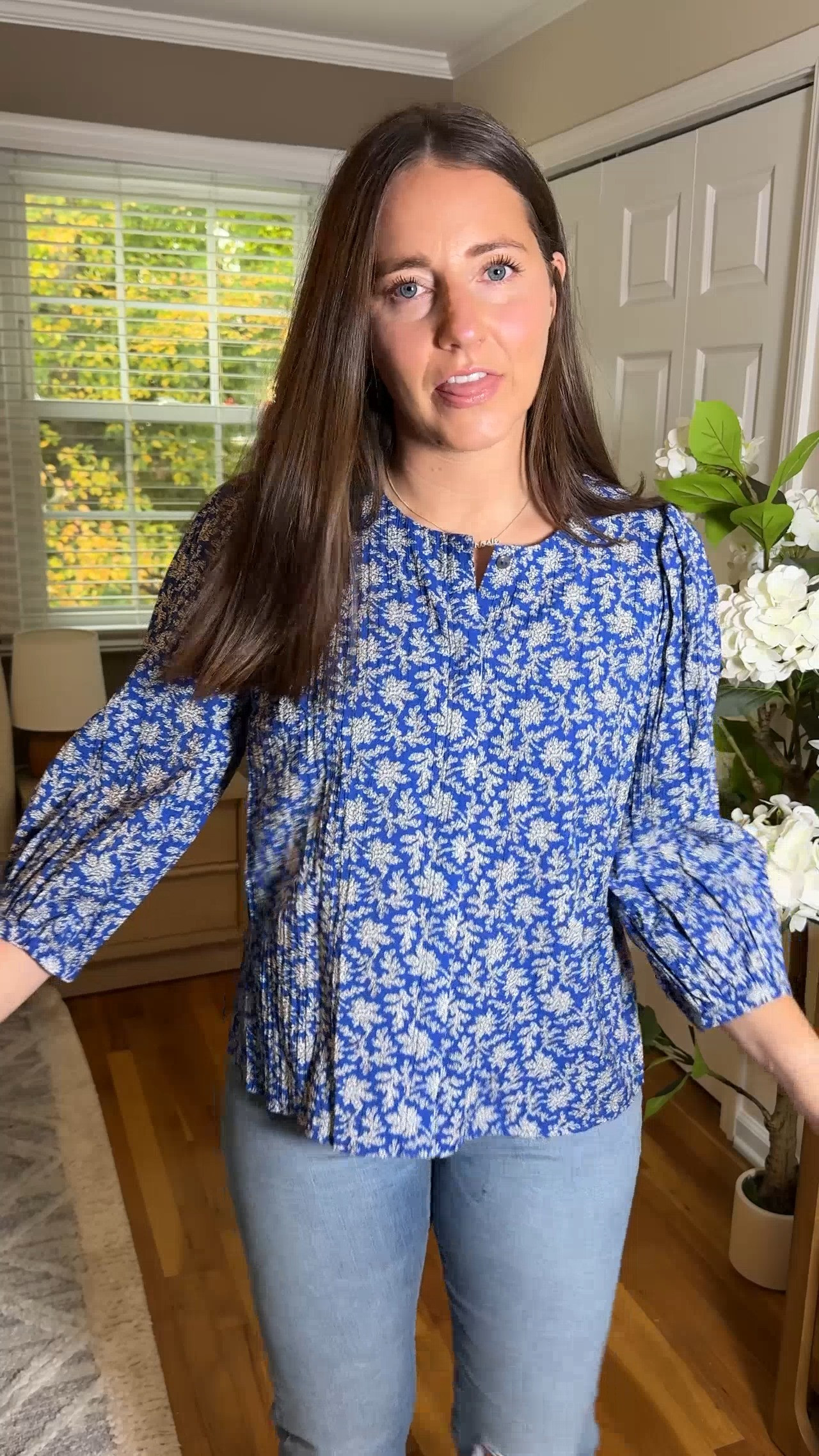 This top would be great for work! I love the color and pattern 

Wearing size small  

 #LTKootd
