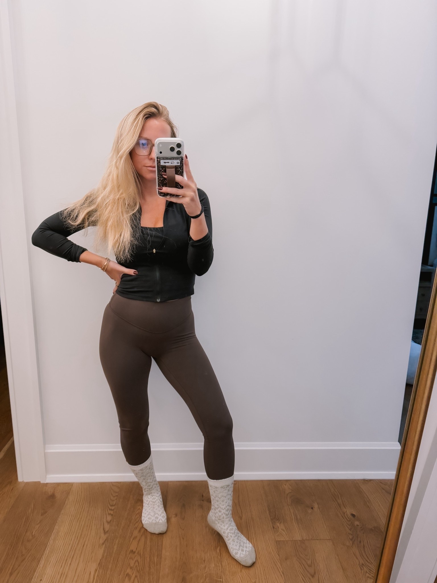 It’s a mix of a high/low fit and I’m here for it 🤎

#LTKPetite #LTKootd #LTKmomlife