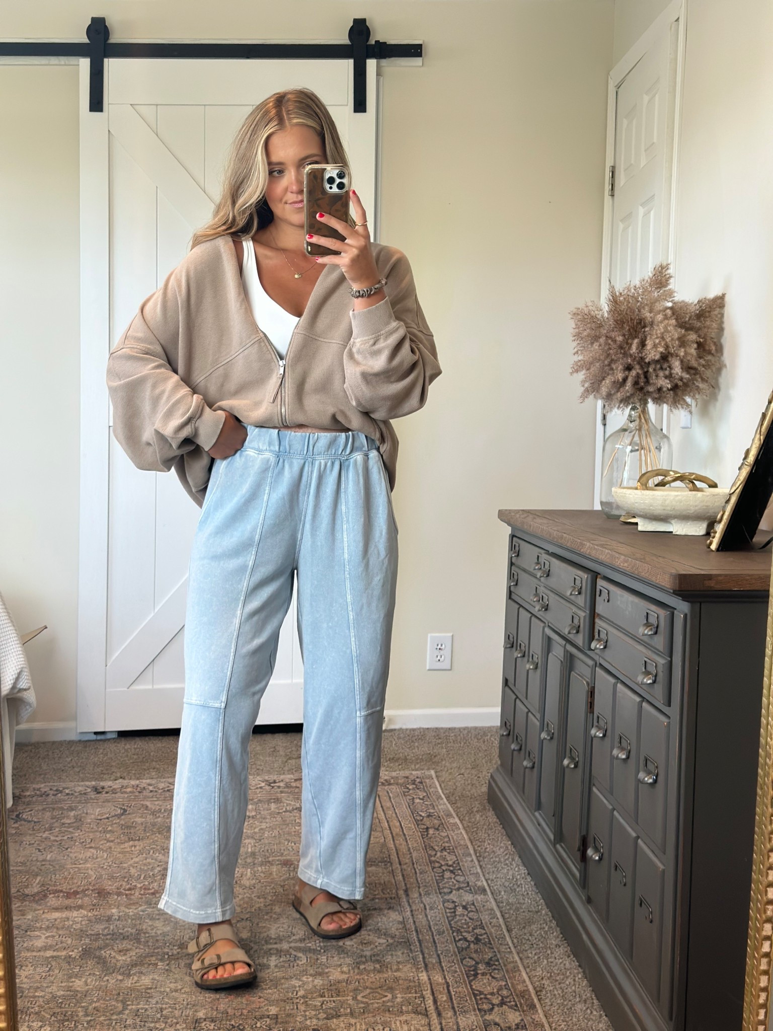 The cozies I found in store on my girls shopping trip!!! 12/10. Love some good aerie finds!! Everything is SO SOFT!! True size medium in everything. 