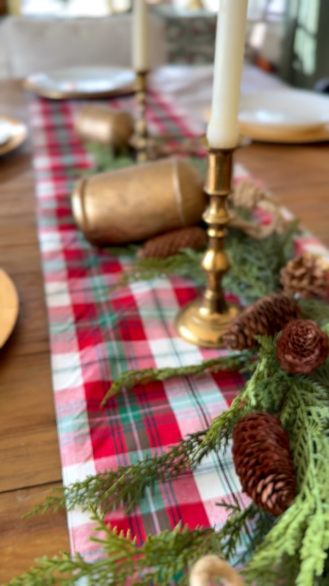 Dining table Christmas decor 

#LTKHome #LTKHoliday
