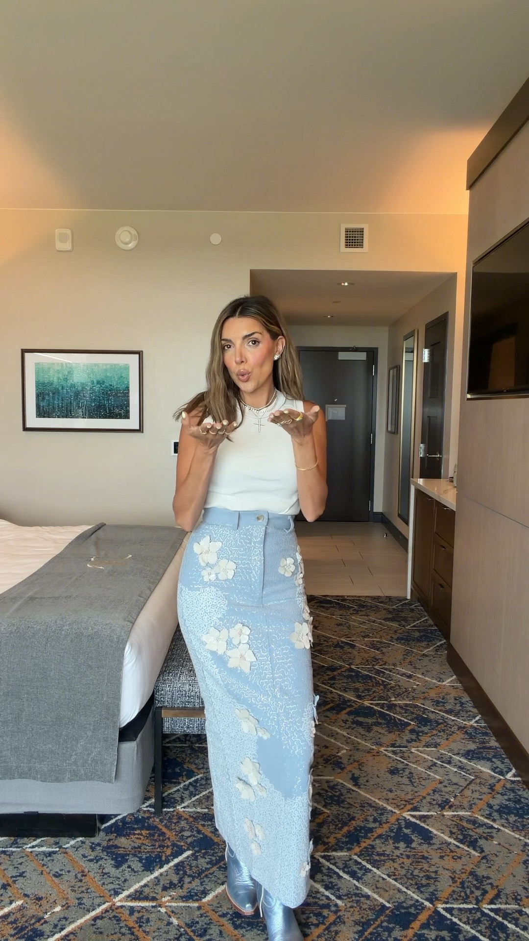 dare i say cutest midi skirt ever? It has some stretch so i sized down to a 2! 


country concert, rodeo outfit, western outfit, denim outfit

#LTKootd #LTKdayinmylife #LTKgrwm