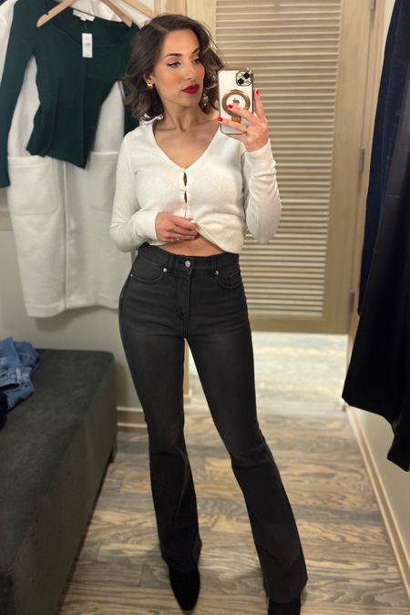 I love the fit of these slim black flare jeans. They have so much support around the waist and hips. They are so perfect with boots. I am 5”4”, and I am wearing a size 24 regular. 


Follow my shop @sincerelymrsthompson on the @shop.LTK app to shop this post and get my exclusive app-only content!

#liketkit #LTKfindsunder100 #LTKsalealert
@shop.ltk
https://liketk.it/4r26b