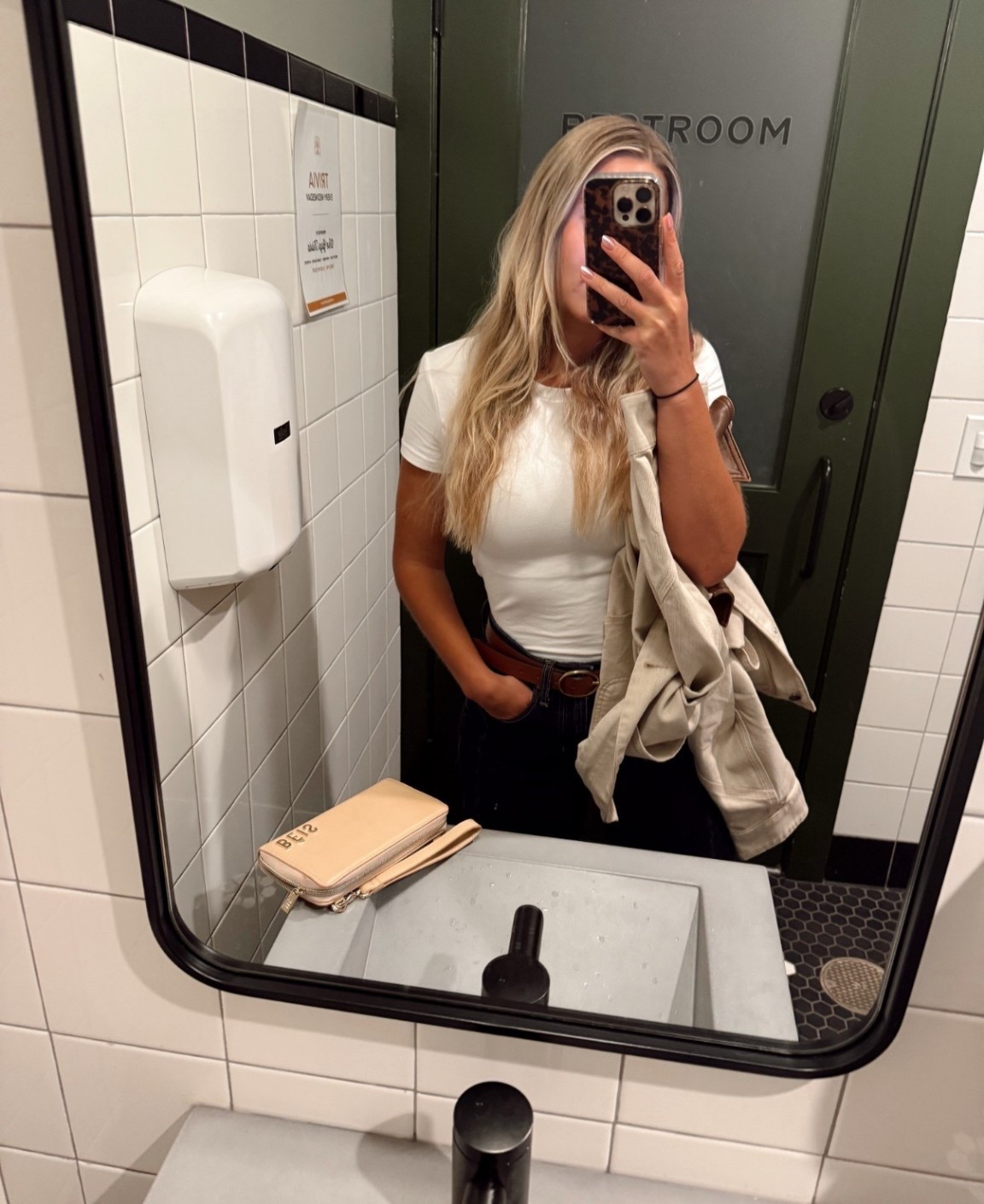 Fall outfit🤍

#jeans #barreljeans #tshirt #babytee #abercrombie #oldnavy #beis #purse #shoulderbag #jacket #wallet #wristlet #falloutfit 

#LTKCyberWeek #LTKootd #LTKSeasonal